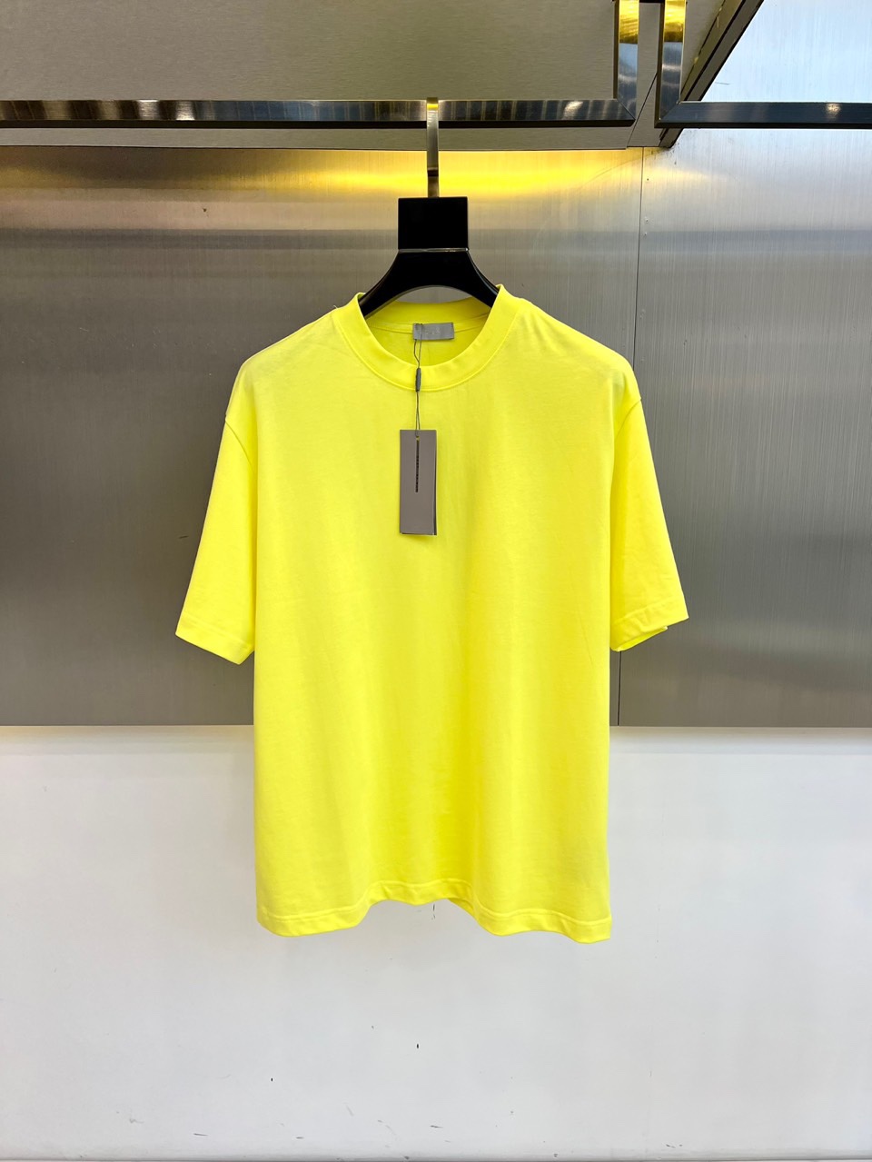 NO:146760,Dio, 25 new men's cotton printed pattern casual loose short-sleeved T-shirt, patterned print, high-density modal ice-sensing fabric, paired with a brocade round neck to create a casual effect. Loose style, the fabric has no sense of stuffiness, comfortable, breathable and soft, can be matched with jeans or sports trousers, the same style as men and women!  48-56 (model 173, 143 catties upper body 50 sizes), dior,dior,jeans,t-shirt,tees,t-shirt,alexander wang19860909Dio迪奥、25新款 男士棉质印花图案休闲宽松短袖t恤,图案印花,采用高密度莫代尔冰感面料,同布罗纹圆领搭打造休闲效果.宽松款式,面料无闷热感,舒适透气柔软,可与牛仔裤或运动长裤搭配,男女同款！48-56（模特173,143斤上身50码）,,dior,dior,jeans,T-shirt,tees，t-shirt,alexander wang,Men's clothing