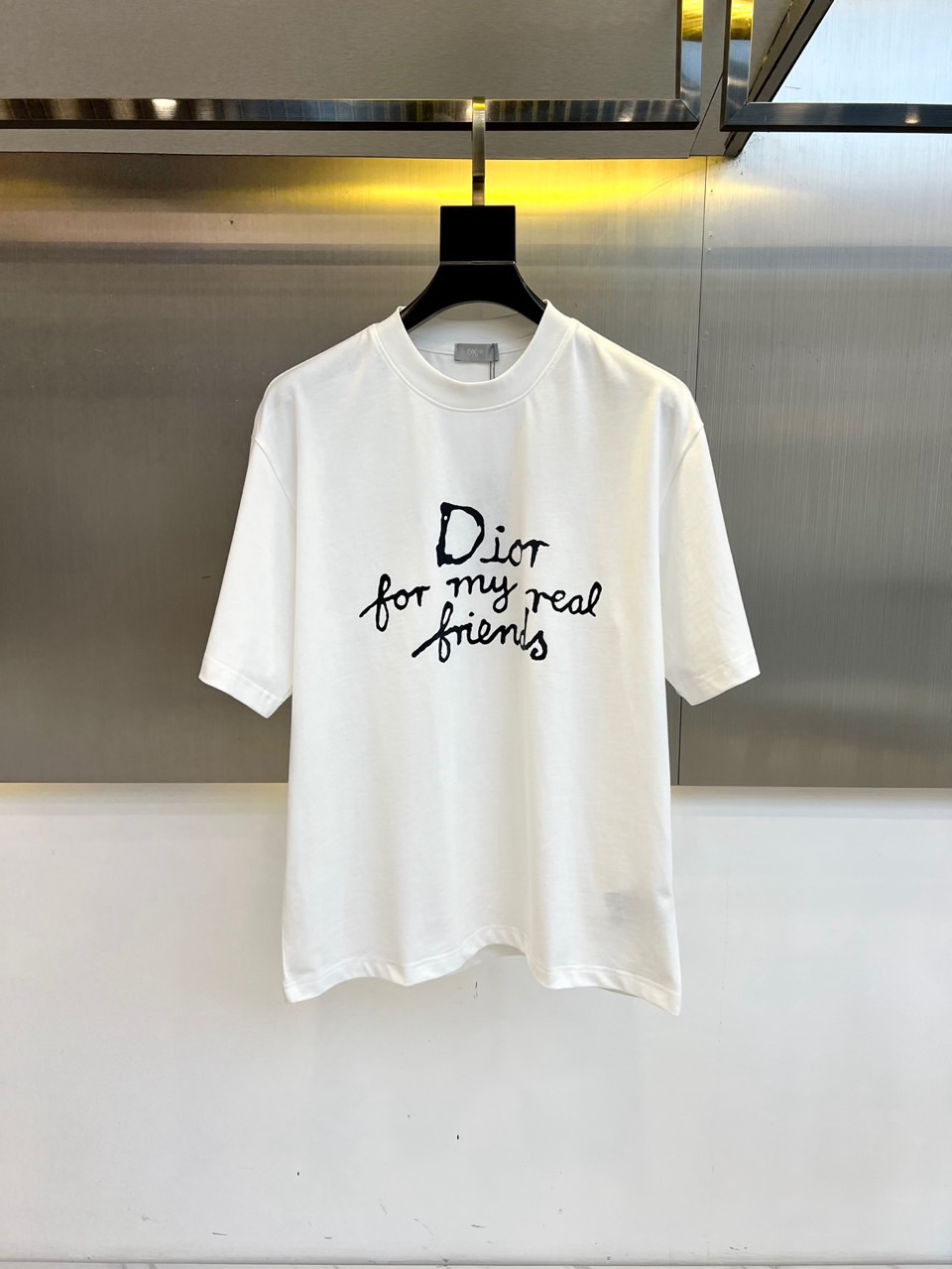 NO:153965,Dio, 25 new men's cotton printed pattern casual loose short-sleeved T-shirt, patterned print, high-density modal ice-sensing fabric, paired with a brocade round neck to create a casual effect. Loose style, the fabric has no sense of stuffiness, comfortable, breathable and soft, can be matched with jeans or sports trousers, the same style as men and women!  48-56 (model 173, 143 catties upper body 50 sizes), dior,dior,jeans,t-shirt,tees,t-shirt,alexander wang19860909Dio迪奥、25新款 男士棉质印花图案休闲宽松短袖t恤,图案印花,采用高密度莫代尔冰感面料,同布罗纹圆领搭打造休闲效果.宽松款式,面料无闷热感,舒适透气柔软,可与牛仔裤或运动长裤搭配,男女同款！48-56（模特173,143斤上身50码）,,dior,dior,jeans,T-shirt,tees，t-shirt,alexander wang,Men's clothing