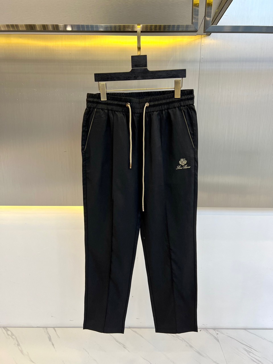 NO:160128,Loro  Piana Nou Pianya, Italian LP spring and summer new fashionable letter embroidered old Qianfeng casual pants for men. Lacele linen fabric is based on 92-day silk, and has the original 