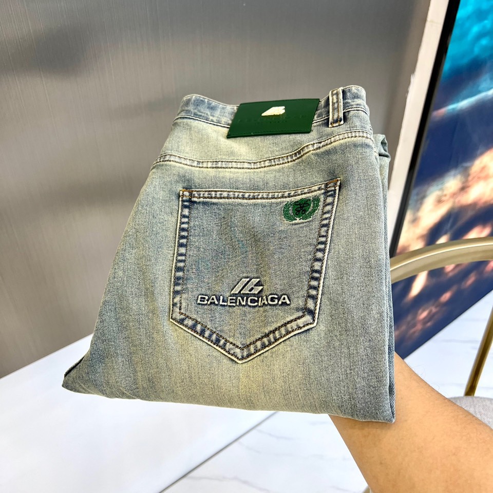 NO:158938,Balenciaga, high-end trendy products recommended!  The latest items on sale in spring and summer!  Highly recommend Paris home work style jeans!  The washing process has unique details. The original imported custom cotton yarn fabric is hygroscopic. It has high warmth performance and side pocket decoration. It has exquisite embroidery patch tie-dyeing process LOGO, high-quality details and texture, instantly elevated, and the fashionable state is quickly filled!  30-38 (no 37), ,balenciaga,balenciaga,balenciaga,jeans,alexander wang19860909Balenciaga巴黎世家、高端潮物推荐！春夏最新发售单品！强烈推荐巴黎家工装风牛仔裤！洗水工艺细节独一无二,原单进口定制棉纱面料,吸湿.保暖性能高侧面口袋装饰,精致绣贴布扎染工艺LOGO,高品细节质感,瞬间拔高,时尚状态迅速拉满！30-38（无37）,,balenciaga,balenciaga,balenciaga,jeans,alexander wang,Men's clothing