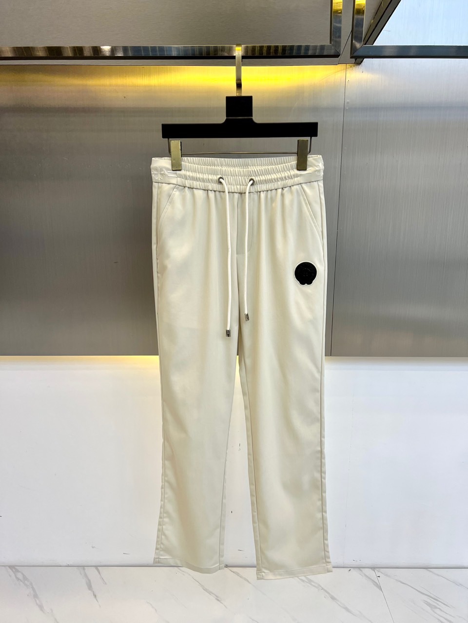 NO:158948,Crowxin, 25s spring and summer new men's drawstring casual embroidered sports sweatpants, a new customization is released, with meticulous details, creating the evergreen tree's evergreen without getting greasy and comfortable and versatile. As one of the fashionable items that men can wear at any time and anywhere, the simple design of casual pants is combined with high-end fabrics, fine embellishments, and three-dimensional tailoring, so that you can avoid being too mature and stable, but more self-indulgent and personality. Customized imported fabrics (67 nylon 25 viscose 8 spandex), the sag behind the upper body is also very good, the three-dimensional tailoring is straight, the original production is original, and the perfect quality is shipped!  48-56 (please report waist size by ordering), chrome hearts, alexander wang19860909克罗心、25s春夏新品男士抽绳休闲刺绣运动卫裤,全新发布新款定制,细节一丝不苟,打造出了常青树的百看不腻以及舒适百搭.休闲运动裤作为随时随地男人都能穿搭的时尚单品之一,休闲裤简洁的设计配合高档面料,细节点缀,立体剪裁,让你避免太过于成熟稳重,而是多了几分自我和个性.进口面料定制打造（67锦纶25粘胶8氨纶）,上身后垂度也非常好,立体剪裁上身挺拔,原厂原单出品,完美品相出货！48-56（下单请报腰围尺寸）,,chrome hearts,alexander wang,Men's clothing