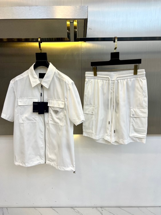 Prada Ensemble d'été Homme 2025 : T-shirt Manches Courtes et Short Assortis