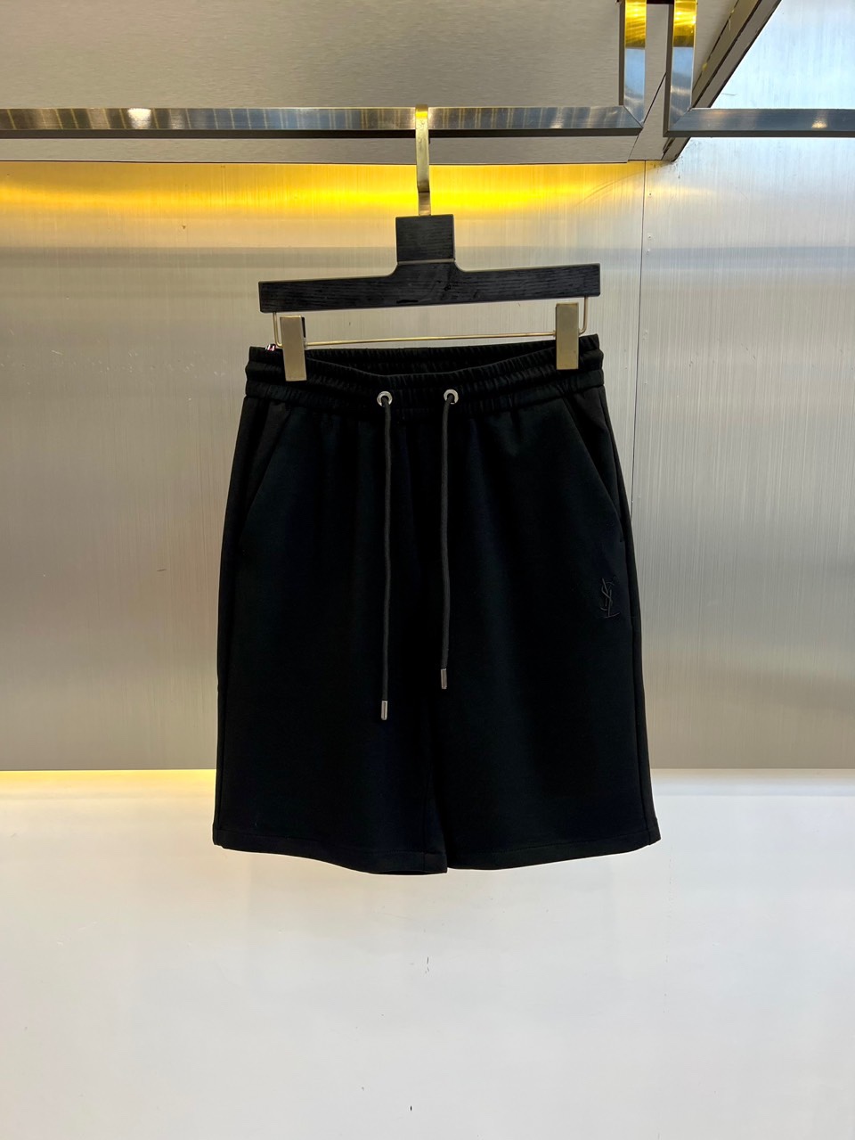 YSL St. Roland Spring/Summer Leisure Shorts: High Quality Fabric, Stylish Design, Versatile Wear - 图片 1