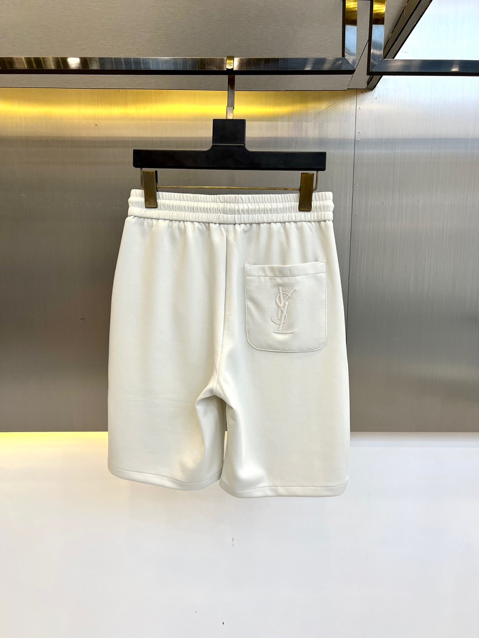 YSL St. Roland Spring/Summer Leisure Shorts: High-quality fabric, classic Logo embroidery, versatile styling. - 图片 2