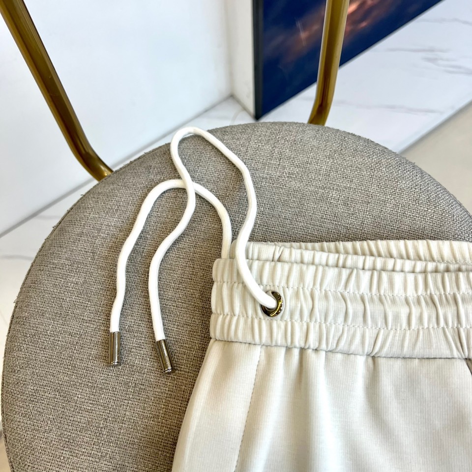 YSL St. Roland Spring/Summer Leisure Shorts: High-quality fabric, classic Logo embroidery, versatile styling. - 图片 3