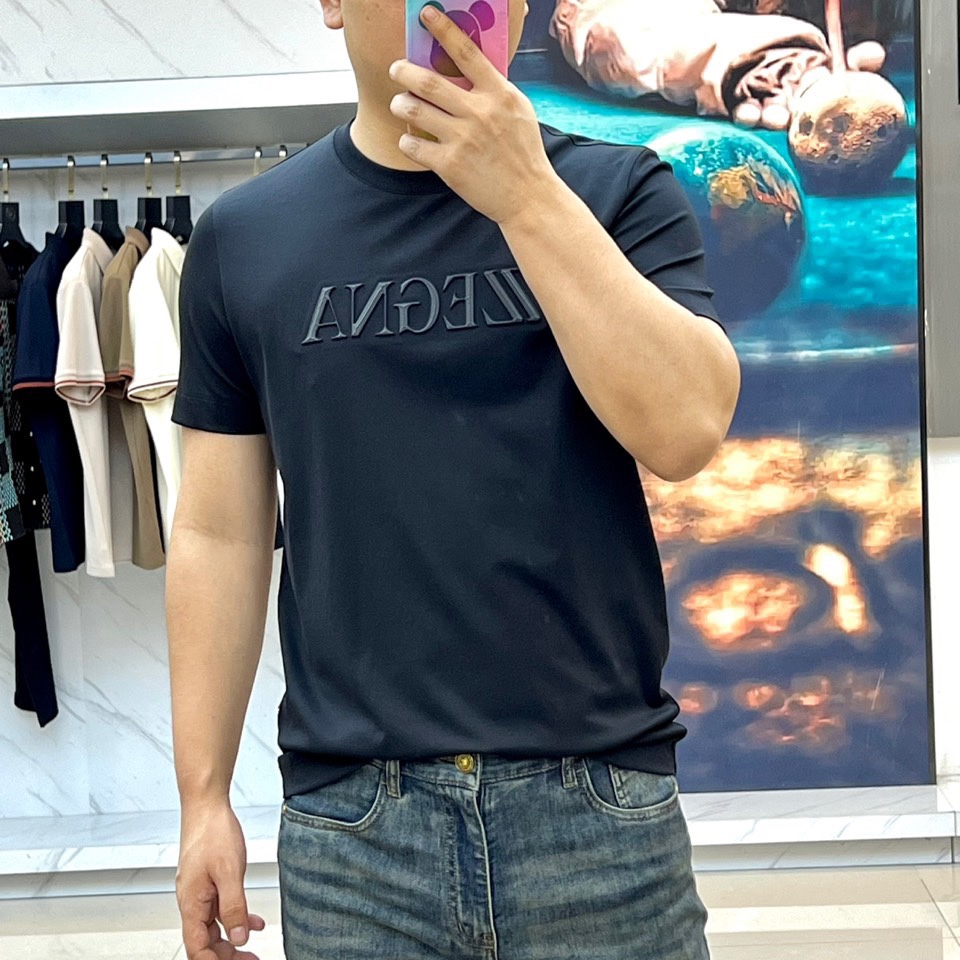 
Zegna杰尼亚、 2025春夏新款男士短袖T恤圆领，全新升级百搭款，低调奢华，品格之选！甄选长绒棉2