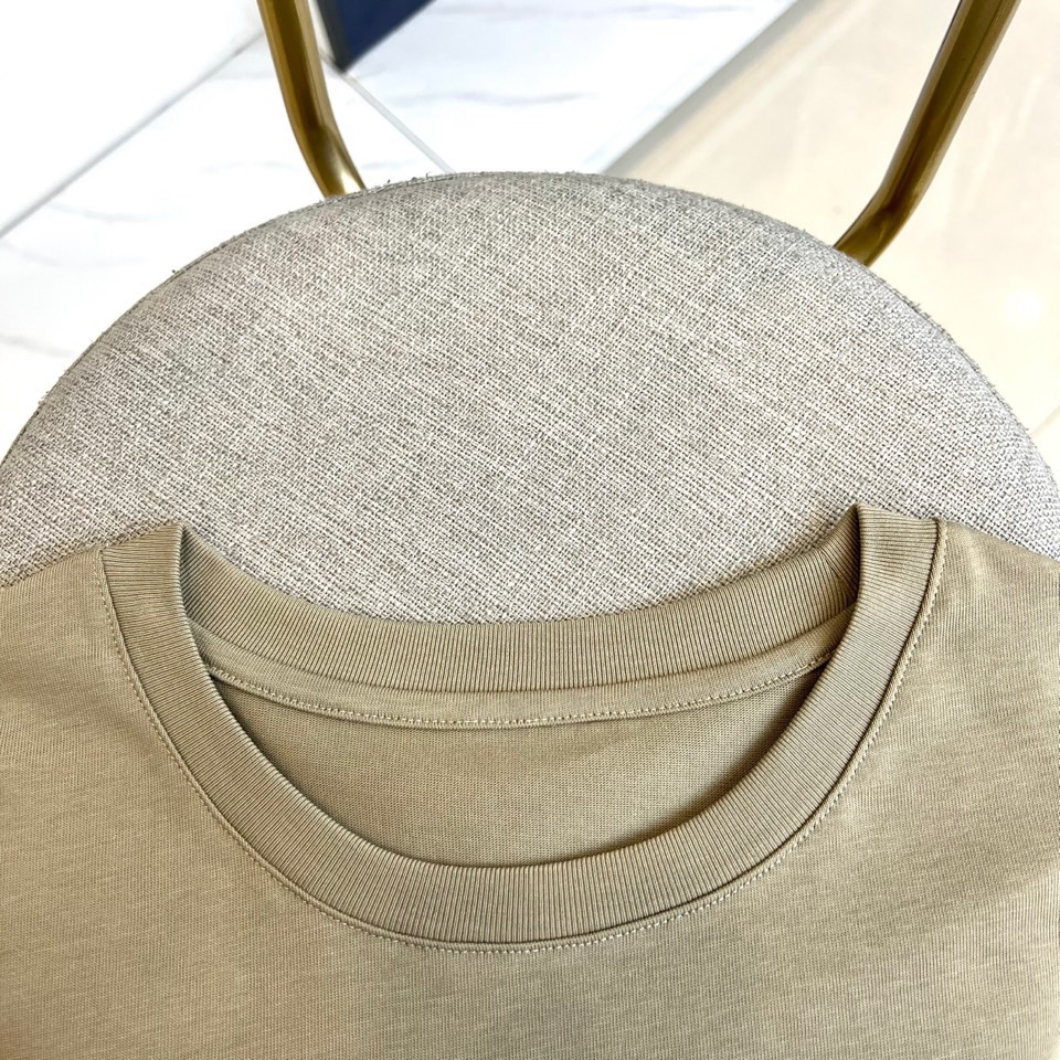 
普拉达、25年春夏季新款运动休闲套装，外贸公司订单顶级品质，完胜，意大利客供进口欧棉面料，顺滑细腻，贴