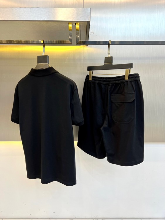 
Gucci、25年春夏季新款运动休闲套装，外贸公司订单顶级品质，完胜，意大利客供进口欧棉面料，顺滑细腻