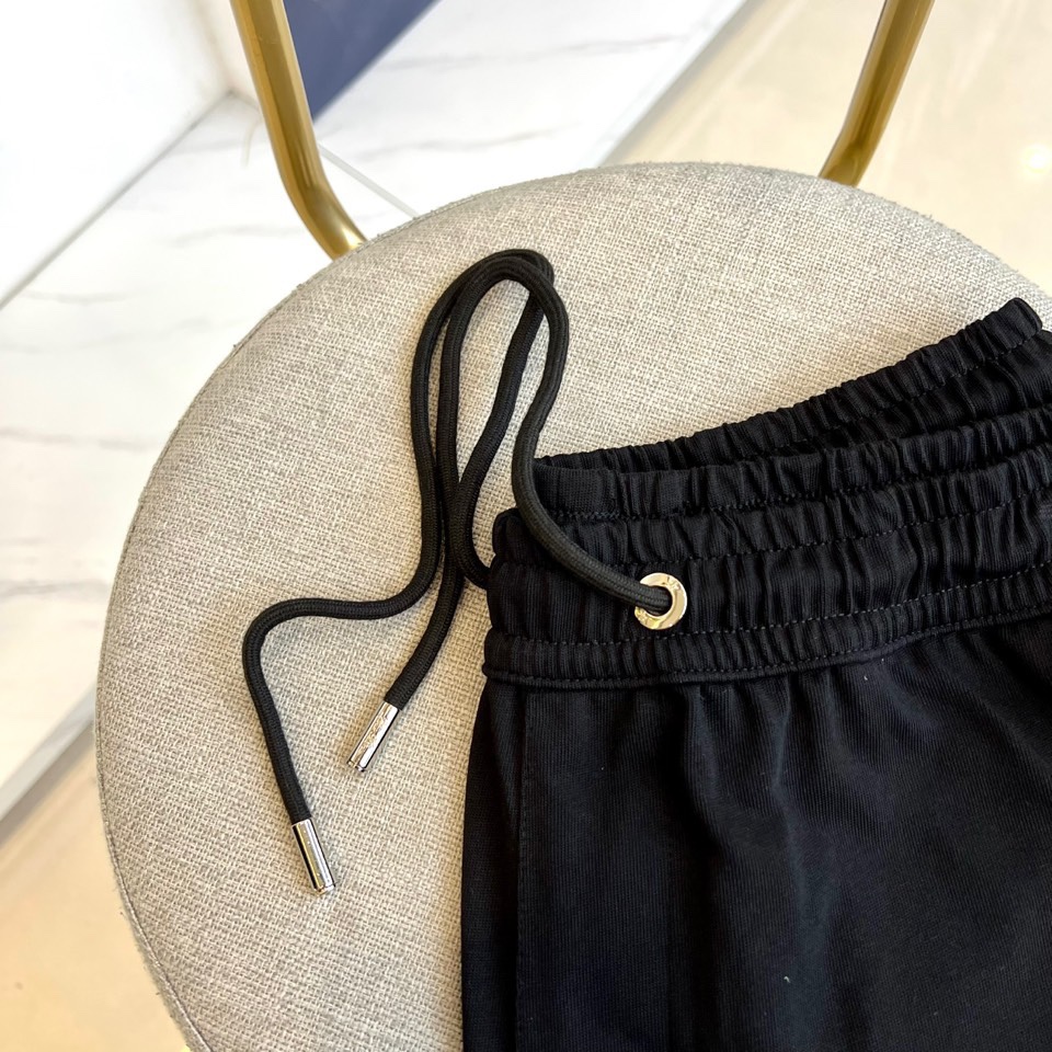 
lp。、25年春夏季新款运动休闲套装，外贸公司订单顶级品质，完胜，意大利客供进口欧棉面料，顺滑细腻，贴