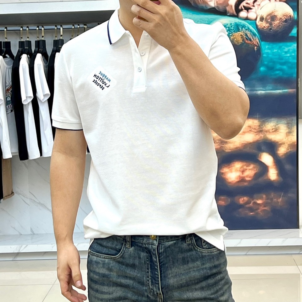 
LV、2025s经典标志性Logo点缀元素 经典时尚翻领 Polo衫短袖 ，贸易公司渠道订单，简约大气