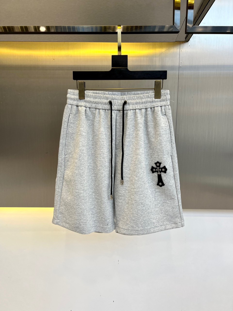 NO:413300,Crowxin, 2025ss summer new products are available for shorts!  The imported high-density knitted pure cotton material is smooth and simple, skin-friendly and refreshing. The softness and comfort of the fabric are impeccable and highly recognizable. There will be no mistakes in the upper body, and the matching performance is undoubtedly the waist design, elastic elastic waist circumference modification!  Each piece of high-end craftsmanship determines success or failure!  Very good quality and a fashionable item!  M-3XL (order information about height weight waist circumference), chrome hearts, shorts, alexander wang19860909克罗心、2025ss夏季新品发售短裤！甄选客供进口高密针织纯棉材质,平整简约,亲肤透爽.面料的柔软性舒适性也都是无可挑剔的、辨识度高,上身绝对不会出错,搭配性能更是毫无疑问,腰身设计松紧弹力腰围修饰！高端工艺每件决定成败！ 品质质感非常不错一款时尚单品！M-3XL（下单情报身高体重腰围）,,chrome hearts,shorts,alexander wang,Men's clothing