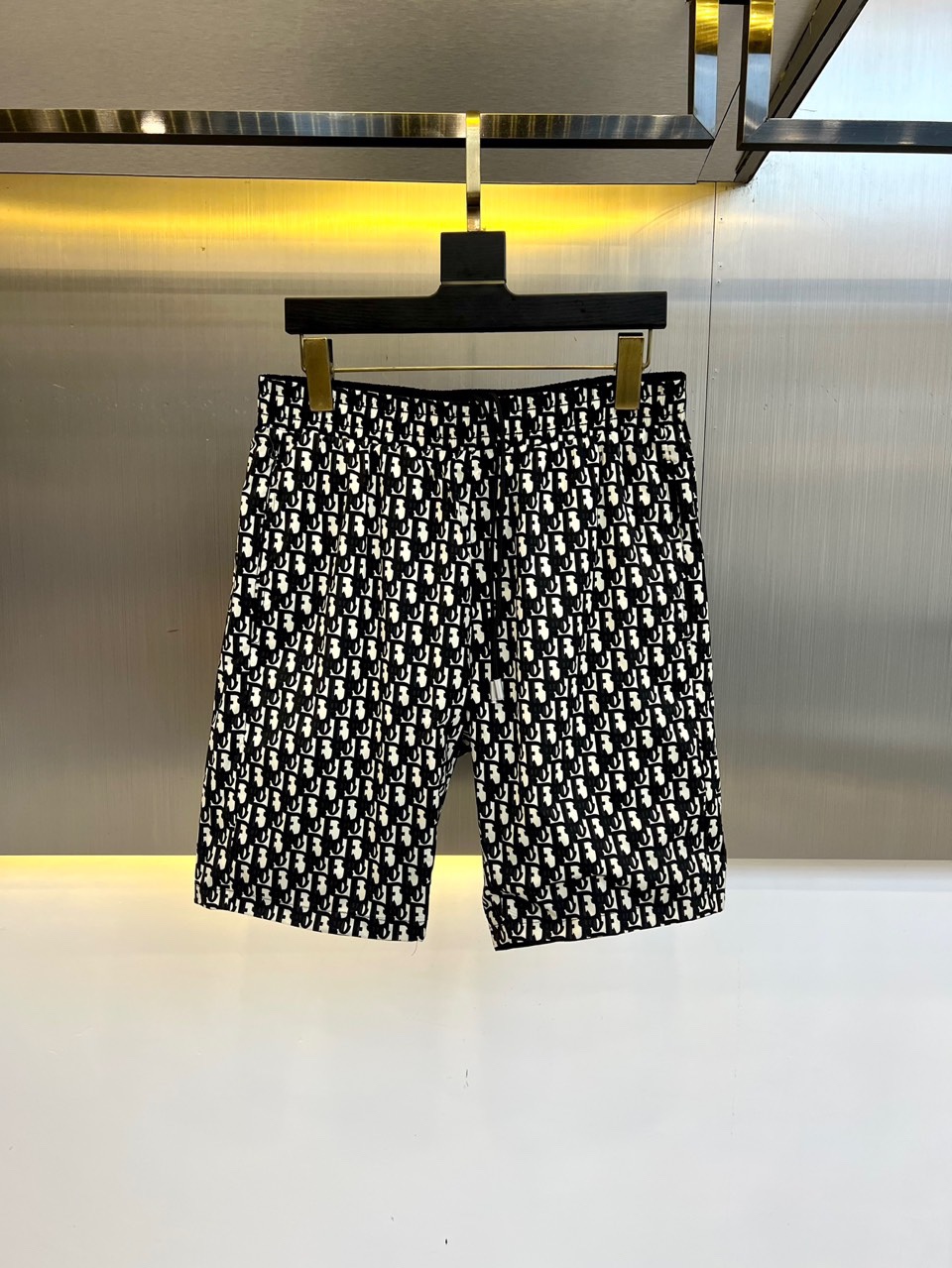 NO:416771,Dior, 2025ss summer new products are available for shorts!  It is rare to see double-sided shorts on the market, and the customized fabrics are selected for customers to supply imported, which are flat and simple, skin-friendly and refreshing. The softness and comfort of the fabric are impeccable, with high recognition, and there will be no mistakes in the upper body. The matching performance is undoubtedly the waist design, elastic elastic waist circumference modification!  Each piece of high-end craftsmanship determines success or failure!  Very good quality and a fashionable item!  M-3XL (order information about height weight waist circumference), dior, shorts, alexander wang19860909Dior、2025ss夏季新品发售短裤！市场难得一见的双面穿短裤、甄选客供进口定制面料,平整简约,亲肤透爽.面料的柔软性舒适性也都是无可挑剔的,辨识度高,上身绝对不会出错,搭配性能更是毫无疑问,腰身设计松紧弹力腰围修饰！高端工艺每件决定成败！ 品质质感非常不错一款时尚单品！M-3XL（下单情报身高体重腰围）,,dior,shorts,alexander wang,Men's clothing