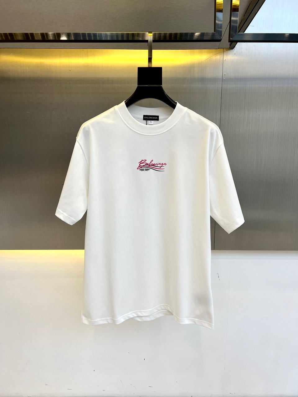 P75 （顶级版本 区别通货） BALENCIAGA/巴黎世家 26ss夏季新款 重磅推出双纱纯棉面料短袖 春夏走秀款 个性独家款式 男女同款 采用进口定制定染面料 后领锁链底全包肩 过水不变形不缩水 春夏最新砖柜同步 时尚又个性 超级百…