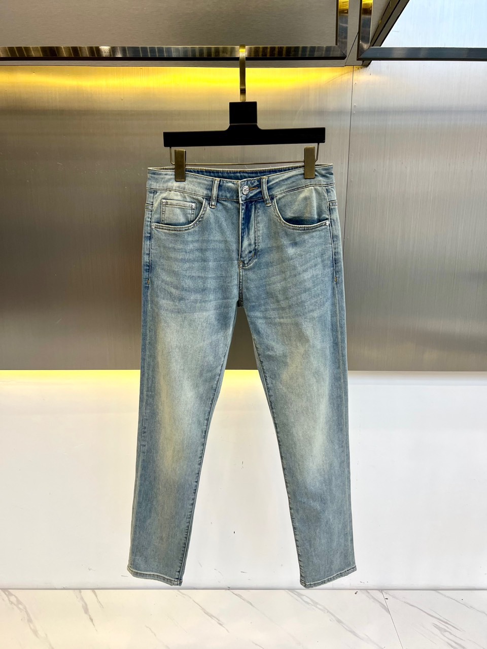 
Gucc古驰、2025春夏新品 男士原单重磅限量丹宁软布牛仔裤，比较百搭的一款丹宁牛仔色，最纯粹的原色