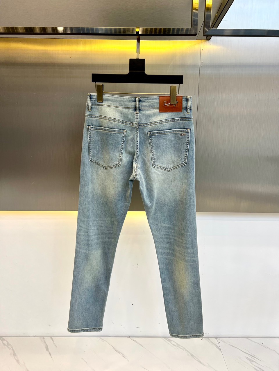 
Gucc古驰、2025春夏新品 男士原单重磅限量丹宁软布牛仔裤，比较百搭的一款丹宁牛仔色，最纯粹的原色