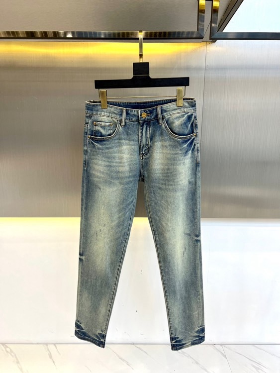 1v、25FW早春新品男士彩绘印花直筒牛仔裤。水墨水洗弹力超柔牛仔裤,男款标志性logo字母印花经典五
