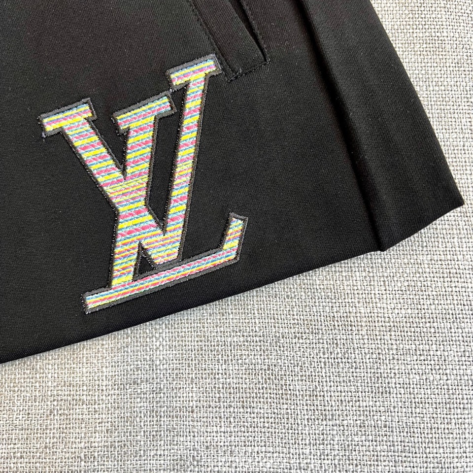 
1v、2025新款短袖+短裤套装，春夏最好看的一款纯棉针织套装，定制扫盲顶级欧棉面料，原版定织罗纹，车