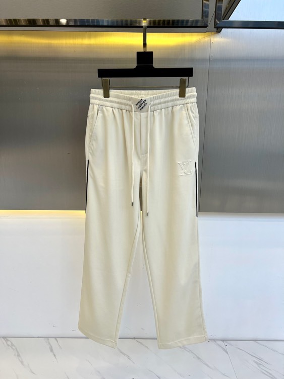 NO:423958,LV and 25s spring and summer new men's drawstring casual sports pants are newly released. The details are meticulous, creating the evergreen tree's evergreen without getting greasy and comfortable and versatile. As one of the fashionable items that men can wear at any time and anywhere, the simple design of casual pants is combined with high-end fabrics, fine embellishments, and three-dimensional tailoring, so that you can avoid being too mature and stable, but more self-indulgent and personality. The imported long velvet cotton fabric is customized, and the sag behind the upper body is also very good. The three-dimensional tailoring is straight and the upper body is produced by the original manufacturer, and the perfect quality is shipped!  48-56 (please report waist size by ordering), louis vuitton,alexander wang19860909LV、25s春夏新品男士抽绳休闲运动卫裤,全新发布新款定制,细节一丝不苟,打造出了常青树的百看不腻以及舒适百搭.休闲运动裤作为随时随地男人都能穿搭的时尚单品之一,休闲裤简洁的设计配合高档面料,细节点缀,立体剪裁,让你避免太过于成熟稳重,而是多了几分自我和个性.进口长绒精棉面料定制打造,上身后垂度也非常好,立体剪裁上身挺拔,原厂原单出品,完美品相出货！48-56（下单请报腰围尺寸）,,louis vuitton,alexander wang,Men's clothing
