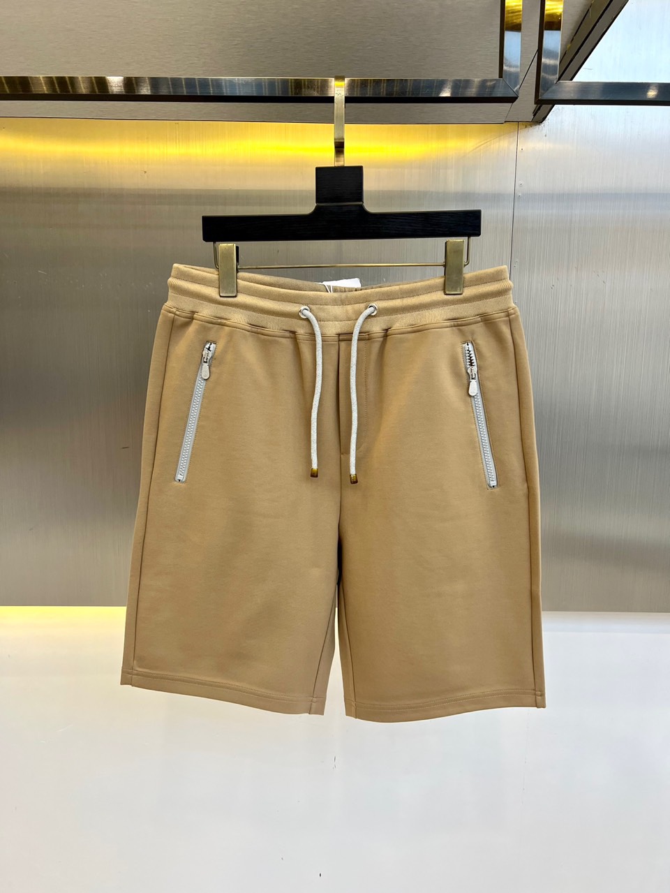 NO:426952,BC, 25s new summer casual shorts!  Simple drawstring style. Simple and high-end. Custom Egyptian cotton fabric imported high-density cotton, with great texture and full of comfort. Original hardware full of texture and strong sense of luxury!  The overall vision is simple but not monotonous. It is full of high-end feeling!  The three-dimensional cutting craftsmanship is not picky!  48-56 (please report waist size by ordering), shorts, alexander wang19860909BC、25s新款夏季休闲短裤！抽绳简约款.简单高级.进口高密棉订制埃及棉面料,质地非常棒.舒适感满满.原厂五金质感满满.高级感强！整体视觉简单而不单调.满满高级感！立体裁剪工艺版型不挑人！48-56（下单请报腰围尺寸）,,shorts,alexander wang,Men's clothing