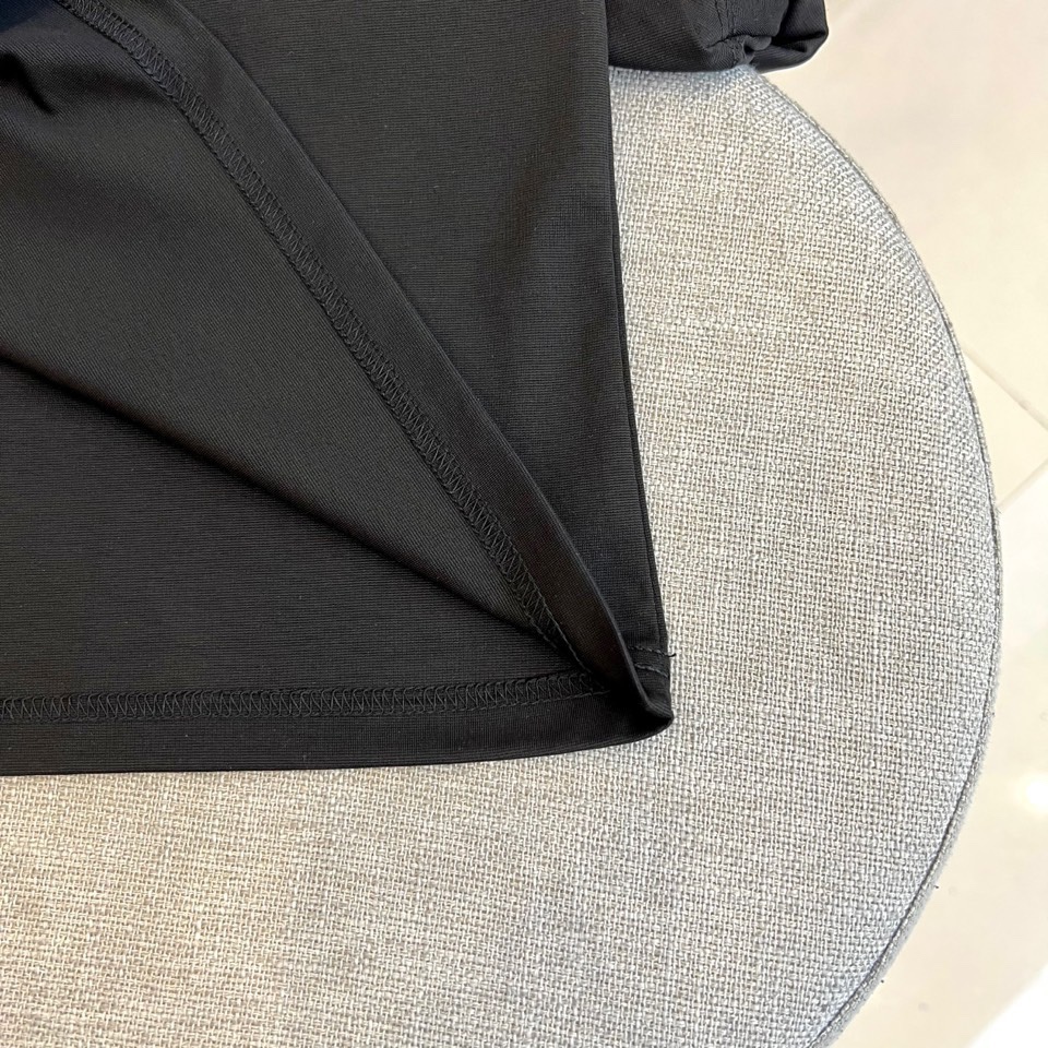P105（顶级版本 区别通货）
2025 ARCTERYX/始祖鸟  夏季新款  重磅推出双纱纯棉面料短袖 春夏走秀款 个性独家款式 男女同款 采用进口定制定染面料 后领锁链底全包肩 过水不变形不缩水 春夏最新砖柜同步 时尚又个性 超级百搭好看款  男女都非常合适  人手必备款 春夏最新砖柜同步 时尚又个性 超级百搭好看款 春夏最新砖柜同步 时尚又个性 超级百搭好看款  男女都非常合适  人手必备款。
颜色：白色 黑色
码数：M-3XL（下单请报身高体重）