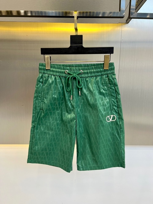 Valentino 2025 Spring/Summer Green Shorts with Elastic Waist and Logo Detail 1 Valentino 2025 Spring/Summer Green Shorts with Elastic Waist and Logo Detail