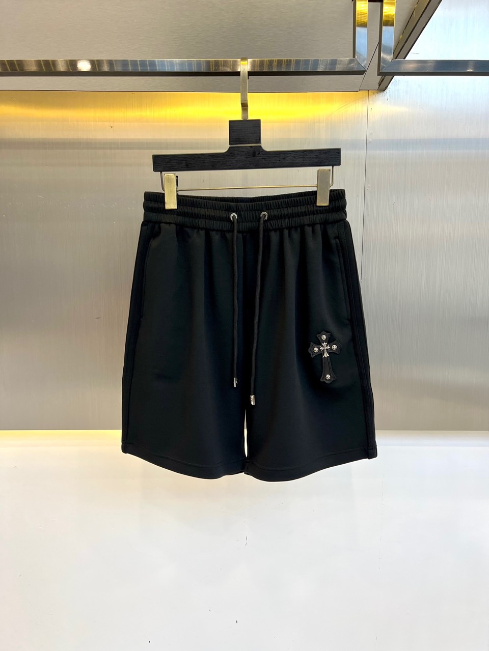 NO:439896,Croxin and SS's new summer products are available for shorts!  The imported high-density knitted pure cotton material is smooth and simple, skin-friendly and refreshing. The softness and comfort of the fabric are impeccable and highly recognizable. There will be no mistakes in the upper body, and the matching performance is undoubtedly the waist design, elastic elastic waist circumference modification!  Each piece of high-end craftsmanship determines success or failure!  Very good quality and a fashionable item!  M-3XL (order information about height weight waist circumference), chrome hearts, shorts, alexander wang19860909克罗心、ss夏季新品发售短裤！甄选客供进口高密针织纯棉材质,平整简约,亲肤透爽.面料的柔软性舒适性也都是无可挑剔的、辨识度高,上身绝对不会出错,搭配性能更是毫无疑问,腰身设计松紧弹力腰围修饰！高端工艺每件决定成败！ 品质质感非常不错一款时尚单品！M-3XL（下单情报身高体重腰围）,,chrome hearts,shorts,alexander wang,Men's clothing