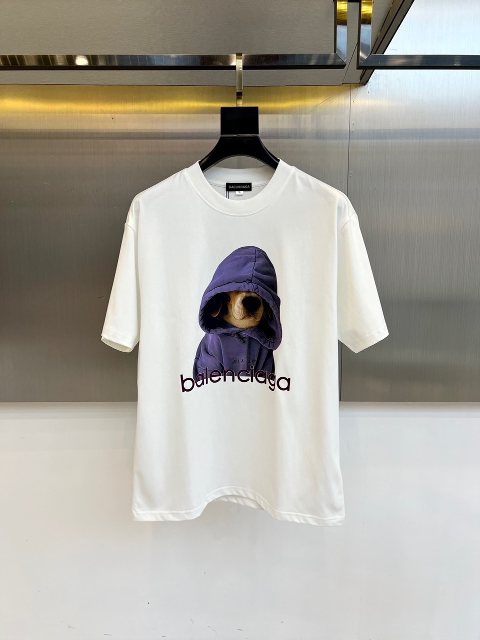 NO:444103,Balenciaga and summer men's round neck, fashionable three-dimensional letter casual European cotton short-sleeved T-shirt, selected customers to use imported pure cotton material, high-density rib splicing on the neck, and the same cylinder is dyed to ensure no color difference. The whole T-shirt fabric is comfortable and skin-friendly, absolutely beyond your imagination, the upper body is refreshing, breathable and not stuffy, and the quality is absolutely invincible. The logo is made of imported environmentally friendly paste and multi-layer printing technology. The color texture and uniformity of the pattern are perfect and cannot be picked, which is quite fashionable and brand recognition!  The exquisite basic style cutting makes the upper body more upright and stylish!  48-58 (model 173, 143 catties upper body 50 sizes), ,balenciaga, T-shirt,tees, t-shirt,alexander wang19860909巴黎世家、夏季男士圆领时尚立体字母休闲欧棉短袖T恤,甄选客供进口纯棉材质制成,领口高密罗纹拼接,同缸定染保证无色差,整件T恤面料舒适亲肤程度绝对超乎你的想象,上身清爽透气不闷热,品相绝对堪称无敌.Logo采用进口环保浆料及多层印刷工艺打造,图案的色泽质感与均匀程度均完美到无法去挑剔,相当具有时髦感与品牌辨识度！精湛无比的基础版型裁剪,使得上身更加立挺有型！48-58（模特173,143斤上身50码）,,balenciaga,T-shirt,tees，t-shirt,alexander wang,Men's clothing