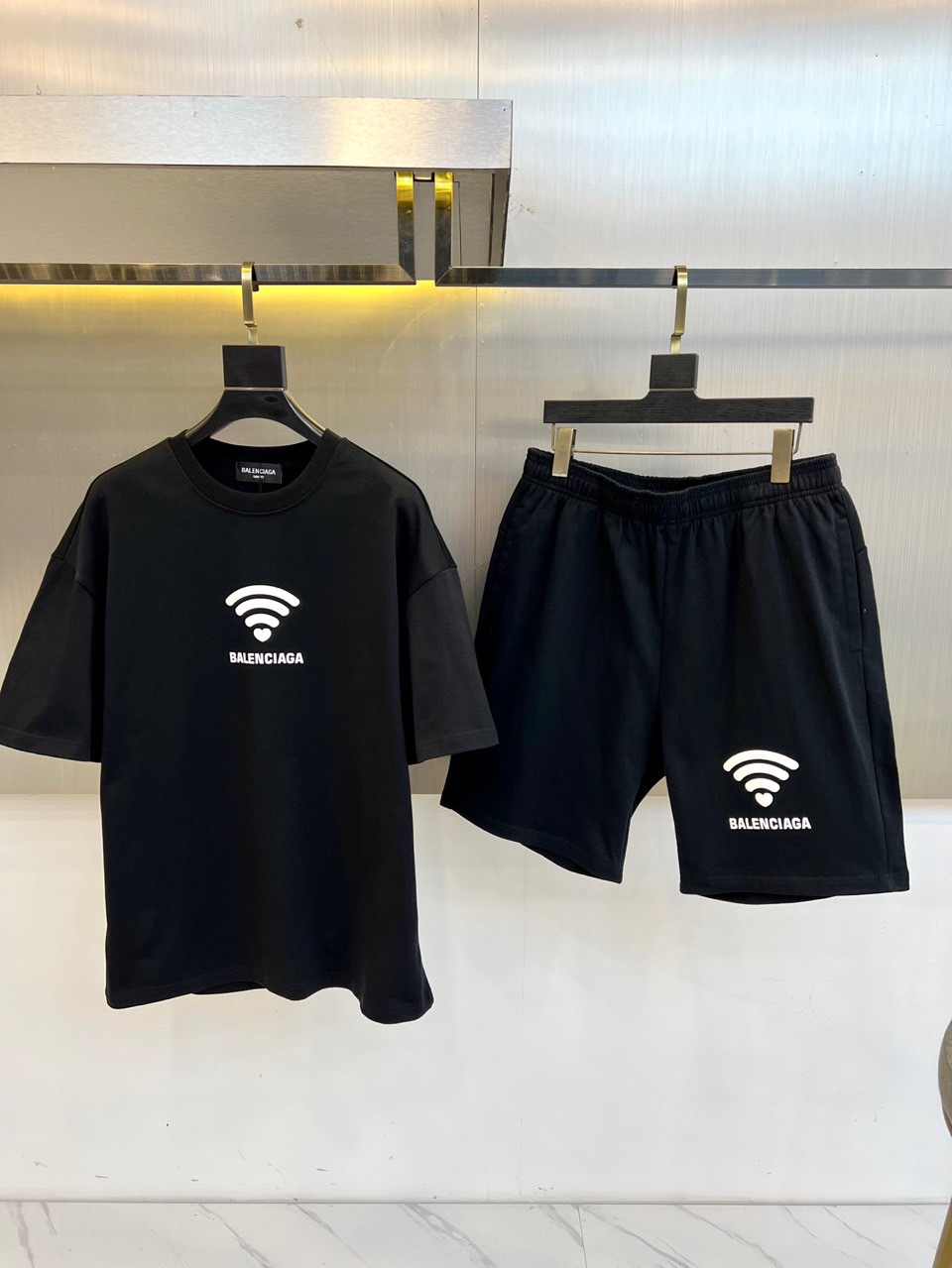 NO:451900,Balenciaga, pure cotton set, customized fabric, pure cotton, upper body is transcendent, one size larger, size M-2XL (model 173-140 catties upper body M),,balenciaga,alexander wang19860909巴黎世家、纯棉套装、定制面料、纯棉、上身超然、偏大一码、尺码M-2XL（模特173-140斤上身M）,,balenciaga,alexander wang,Men's clothing