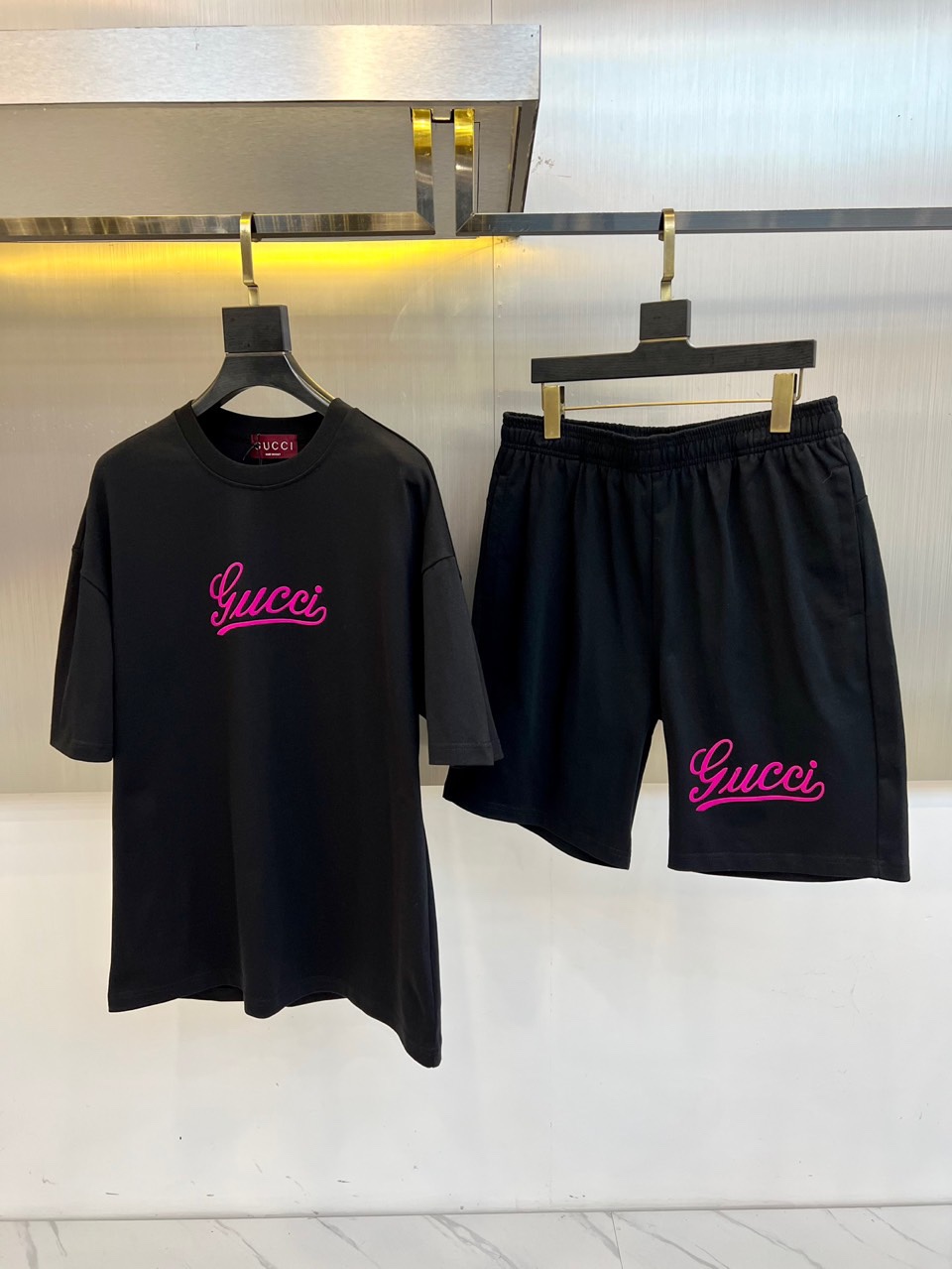 NO:451890,Gucci, pure cotton suit, custom fabric, pure cotton, upper body is transcendent, one size larger, size M-2XL (model 173-140 catties upper body M),, gucci, alexander wang19860909Gucci、纯棉套装、定制面料、纯棉、上身超然、偏大一码、尺码M-2XL（模特173-140斤上身M）,,gucci,alexander wang,Men's clothing