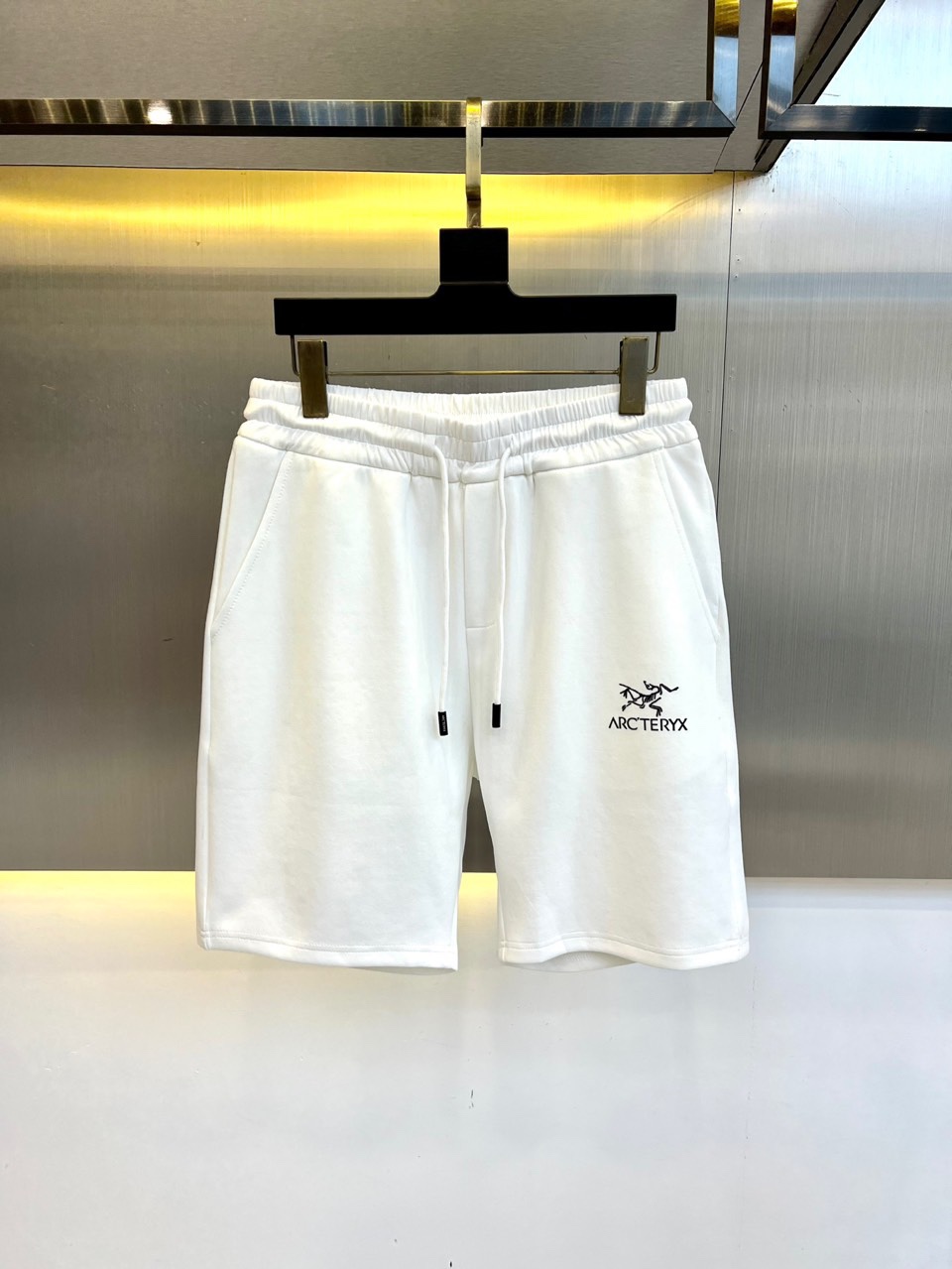 NO:510986,Archaeopteryx, 25s new summer casual shorts!  Drawstring classic logo design. Simple and high-end. Custom-made Egyptian cotton fabric with imported high-density cotton, light and breathable. Full of comfort. The original hardware is full of texture and strong sense of high-end!  The overall vision is simple but not monotonous. It is full of high-end feeling!  The three-dimensional cutting craftsmanship is not picky!  48-56 (please report waist size by ordering), arc'teryx, shorts, alexander wang19860909始祖鸟、25s新款夏季休闲短裤！抽绳款经典logo设计.简单高级.进口高密棉订制埃及棉面料,手感轻薄透气.舒适感满满.原厂五金质感满满.高级感强！整体视觉简单而不单调.满满高级感！立体裁剪工艺版型不挑人！48-56（下单请报腰围尺寸）,arc'teryx,shorts,alexander wang,Men's clothing