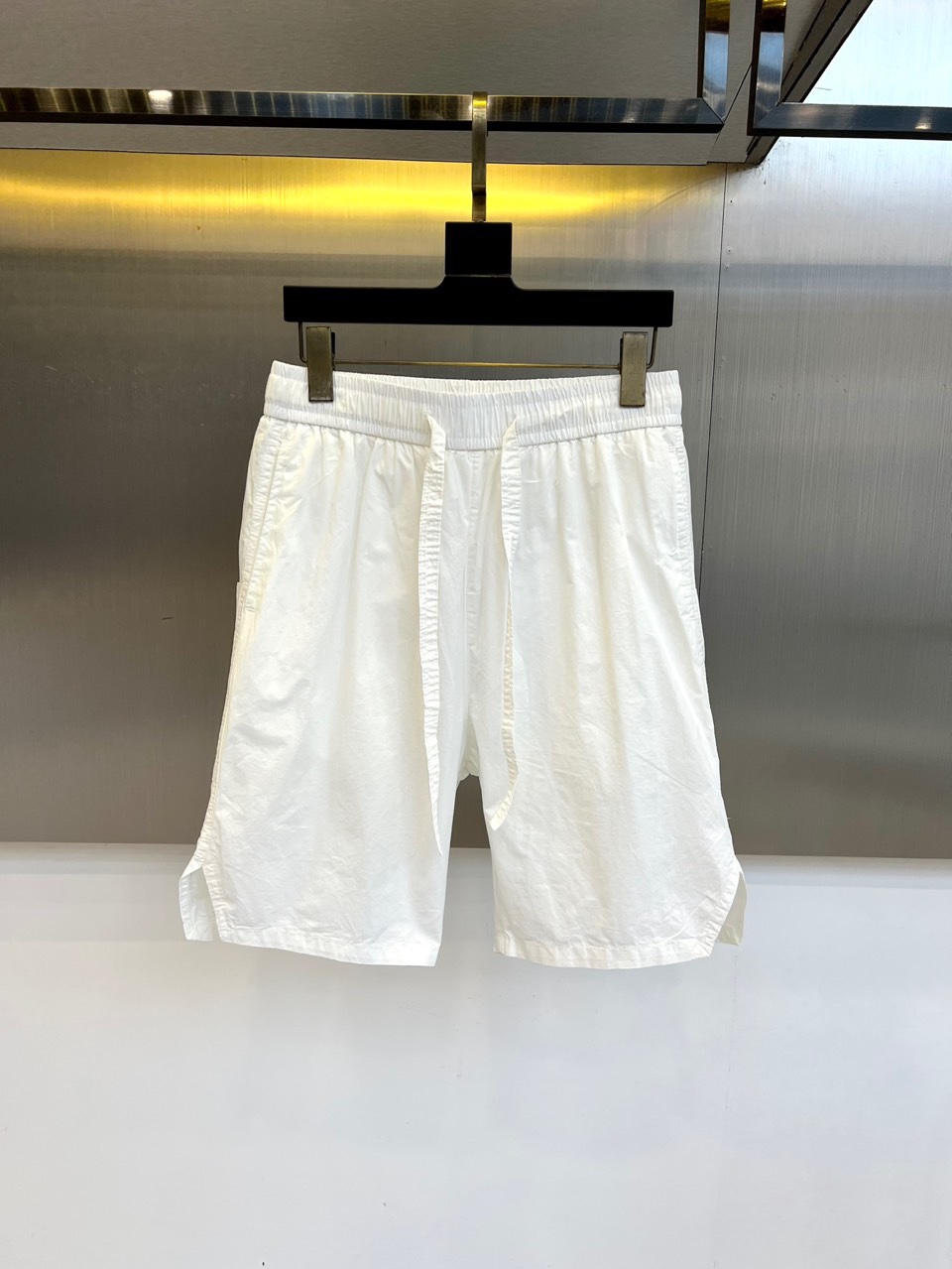 NO:452315,ao, 25s new summer casual shorts!  Drawstring style, classic logo design. Simple and high-end. Custom-made Egyptian cotton fabric with imported high-density cotton, light and breathable. Full of comfort. The original hardware is full of texture and strong high-end!  The overall vision is simple but not monotonous. It is full of high-end feeling!  The three-dimensional cutting craftsmanship is not picky!  M-4XL (please report waist size by order), shorts, alexander wang19860909ao、25s新款夏季休闲短裤！抽绳款、经典logo设计.简单高级.进口高密棉订制埃及棉面料,手感轻薄透气.舒适感满满.原厂五金质感满满.高级感强！整体视觉简单而不单调.满满高级感！立体裁剪工艺版型不挑人！M-4XL（下单请报腰围尺寸）,,shorts,alexander wang,Men's clothing