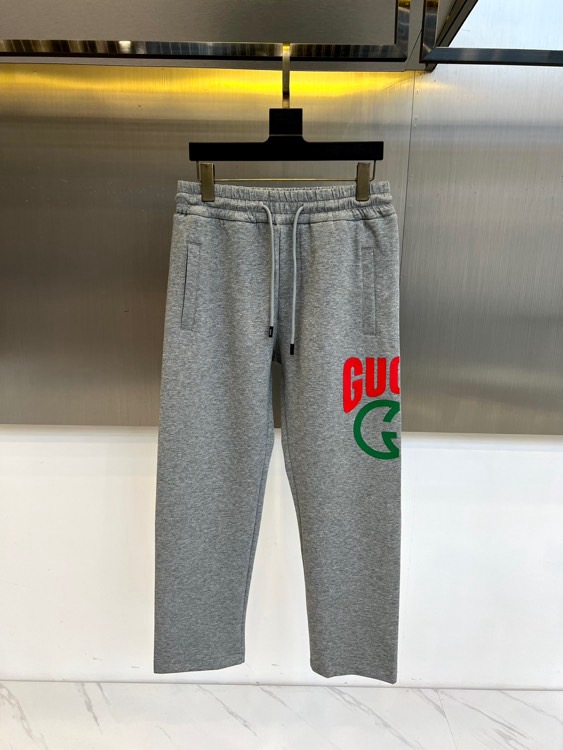 NO:456098,Gucci and 25s spring and summer new men's drawstring casual embroidered sports sweatpants are newly released. The details are meticulous, creating the evergreen tree's evergreen without being greasy and comfortable and versatile. As one of the fashionable items that men can wear at any time and anywhere, the simple design of casual pants is combined with high-end fabrics, fine embellishments, and three-dimensional tailoring, so that you can avoid being too mature and stable, but more self-indulgent and personality. The imported long velvet cotton fabric is customized, and the sag behind the upper body is also very good. The three-dimensional tailoring is straight and the upper body is produced by the original manufacturer, and the perfect quality is shipped!  48-56 (please report waist size by placing an order), gucci, alexander wang19860909Gucci、25s春夏新品男士抽绳休闲刺绣运动卫裤,全新发布新款定制,细节一丝不苟,打造出了常青树的百看不腻以及舒适百搭.休闲运动裤作为随时随地男人都能穿搭的时尚单品之一,休闲裤简洁的设计配合高档面料,细节点缀,立体剪裁,让你避免太过于成熟稳重,而是多了几分自我和个性.进口长绒精棉面料定制打造,上身后垂度也非常好,立体剪裁上身挺拔,原厂原单出品,完美品相出货！48-56（下单请报腰围尺寸）,,gucci,alexander wang,Men's clothing