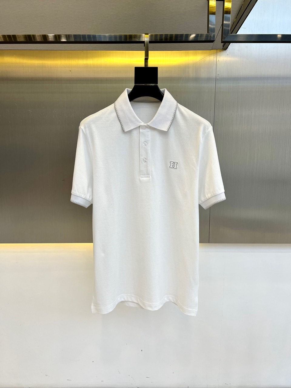 NO:459622,H Hermes and 25s new products are on sale, men's lapel semi-zipper short-sleeved T-shirt POLO shirt, imported resident mercerized cotton short-sleeved T-shirt, Wen Ru soft, delicate and soft, the upper body is naturally comfortable, cool, the color is very clear, and does not fade, which highlights the overall styling and body-slimming feeling. 48-56 (model 173, 143 catties upper body 50 sizes), hermes, T-shirt,tees, t-shirt,alexander wang19860909H爱马仕、25s新品发售,男士翻领半拉链短袖T恤POLO衫,进口驻地丝光棉短袖T恤,温儒柔软 细腻柔软 上身自然是舒适 凉爽,颜色十分清晰,不掉色,非常的凸显整体的造型感以及修身上身感.48-56（模特173,143斤上身50码）,,hermes,T-shirt,tees，t-shirt,alexander wang,Men's clothing