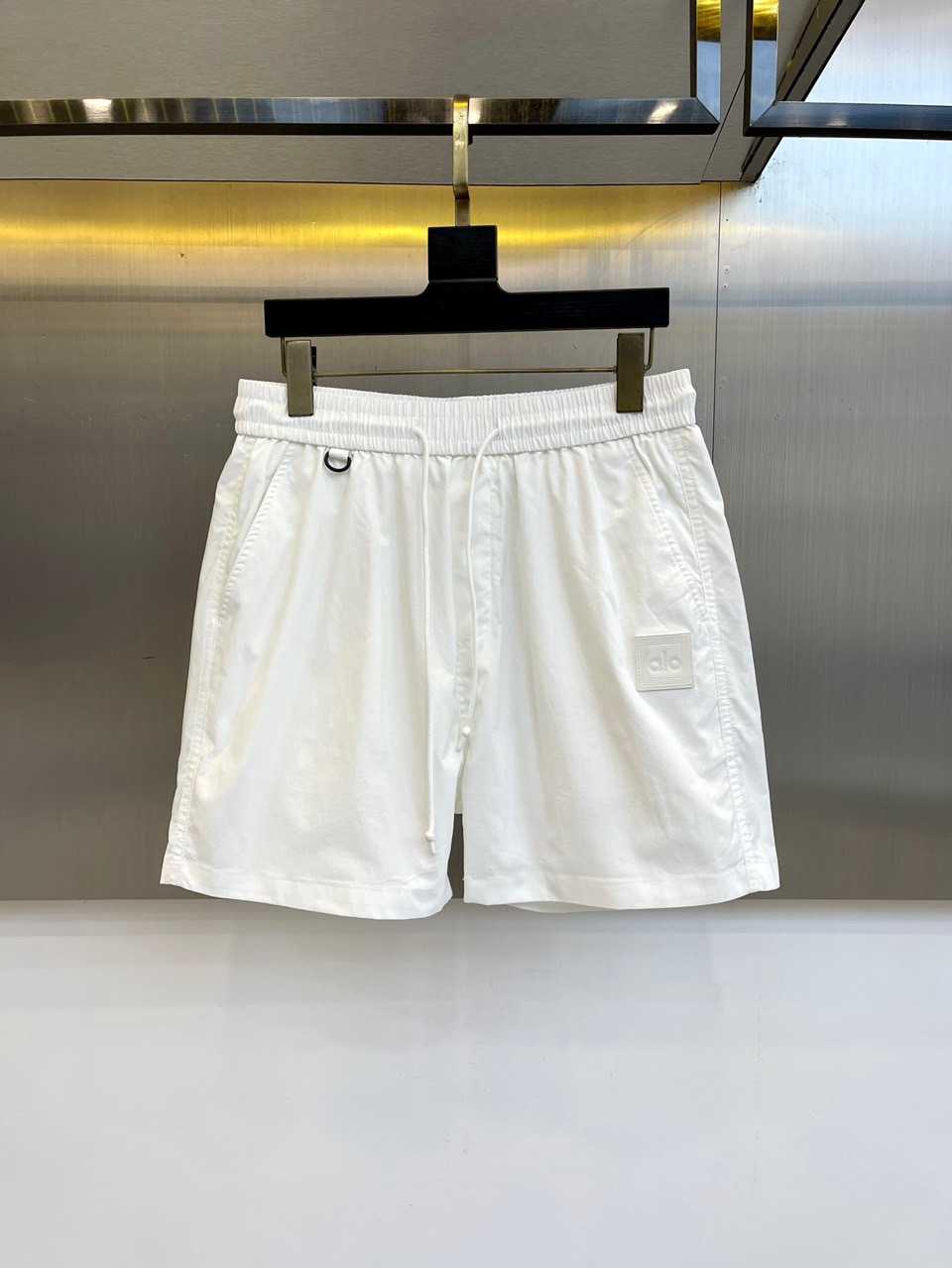 NO:466396,ao, 25s new summer casual shorts!  Drawstring style, classic logo design. Simple and high-end. Custom-made Egyptian cotton fabric with imported high-density cotton, light and breathable. Full of comfort. The original hardware is full of texture and strong high-end!  The overall vision is simple but not monotonous. It is full of high-end feeling!  The three-dimensional cutting craftsmanship is not picky!  M-4XL (please report waist size by ordering), shorts, alexander wang19860909ao、25s新款夏季休闲短裤！抽绳款、经典logo设计.简单高级.进口高密棉订制埃及棉面料,手感轻薄透气.舒适感满满.原厂五金质感满满.高级感强！整体视觉简单而不单调.满满高级感！立体裁剪工艺版型不挑人！M-4XL（下单请报腰围尺寸）,,shorts,alexander wang,Men's clothing