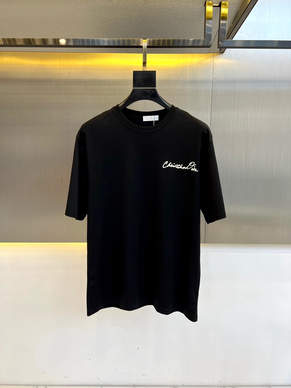 NO:469348,Dio, 25 spring and summer new product series, printed logo round neck loose short-sleeved T-shirt, customized same-cage dyed cotton fabric, very comfortable to touch, the latest brick cabinet in spring and summer, fashionable and personalized, super versatile and beautiful, very suitable for both men and women, OS style, a must-have for trendy people!  48-56 (model 173, 143 catties upper body 50 sizes), dior,dior,t-shirt,tees,t-shirt,alexander wang19860909Dio迪奥、25春夏新品系列, 印花Logo圆领宽松短袖T恤,定制同缸染色棉面料,手感非常舒服,春夏最新砖柜同步,时尚又个性 超级百搭好看的一款 男女都非常合适 OS版型,潮人必备！48-56（模特173,143斤上身50码）,,dior,dior,T-shirt,tees，t-shirt,alexander wang,Men's clothing