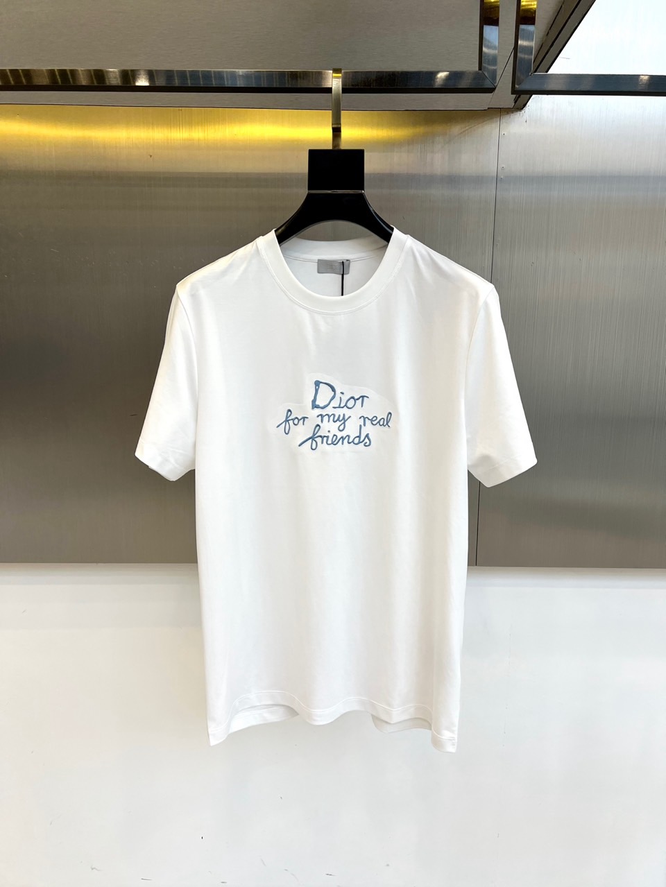 NO:469368,Dior, 25 spring and summer hot classic series, classic logo round neck loose short-sleeved T-shirt, customized same-cage dyed cotton fabric, very comfortable to touch, the latest brick cabinet in spring and summer, fashionable and personalized, super versatile and beautiful style, very suitable for both men and women, a must-have for trendy people!  48-56 (model 173, 143 catties upper body 50 sizes), Dior, T-shirt, tees, t-shirt, alexander wang19860909Dior、25春夏爆款经典系列, 经典Logo圆领宽松短袖T恤,定制同缸染色棉面料,手感非常舒服,春夏最新砖柜同步,时尚又个性 超级百搭好看的一款 男女都非常合适 的版型,潮人必备！48-56（模特173,143斤上身50码）,,dior,T-shirt,tees，t-shirt,alexander wang,Men's clothing