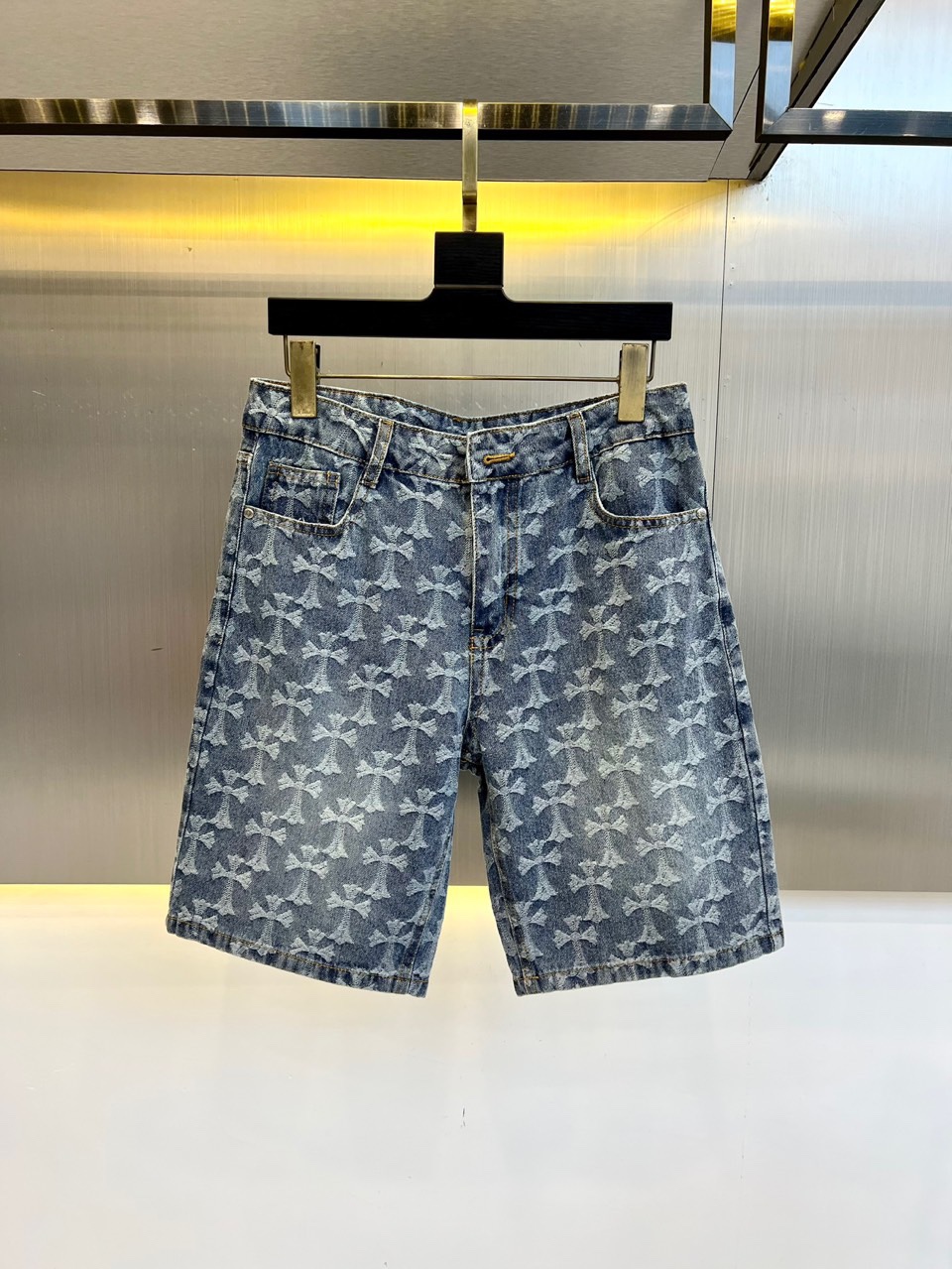 NO:477233,Croxin, 25s new summer casual shorts!  Single-buckle zipper style, simple and high-end. Custom fabrics in Shanghai Fabric Exhibition, (denim) light and breathable. Full of comfort. The original hardware is full of texture and strong high-end!  The overall vision is simple but not monotonous. It is full of high-end feeling!  The three-dimensional cutting craftsmanship is not picky!  M-3XL (please report waist size by ordering), chrome hearts, shorts, alexander wang19860909克罗心、25s新款夏季休闲短裤！单扣拉链款、简单高级.上海面料展订制面料,（牛仔）轻薄透气.舒适感满满.原厂五金质感满满.高级感强！整体视觉简单而不单调.满满高级感！立体裁剪工艺版型不挑人！M-3XL（下单请报腰围尺寸）,,chrome hearts,shorts,alexander wang,Men's clothing
