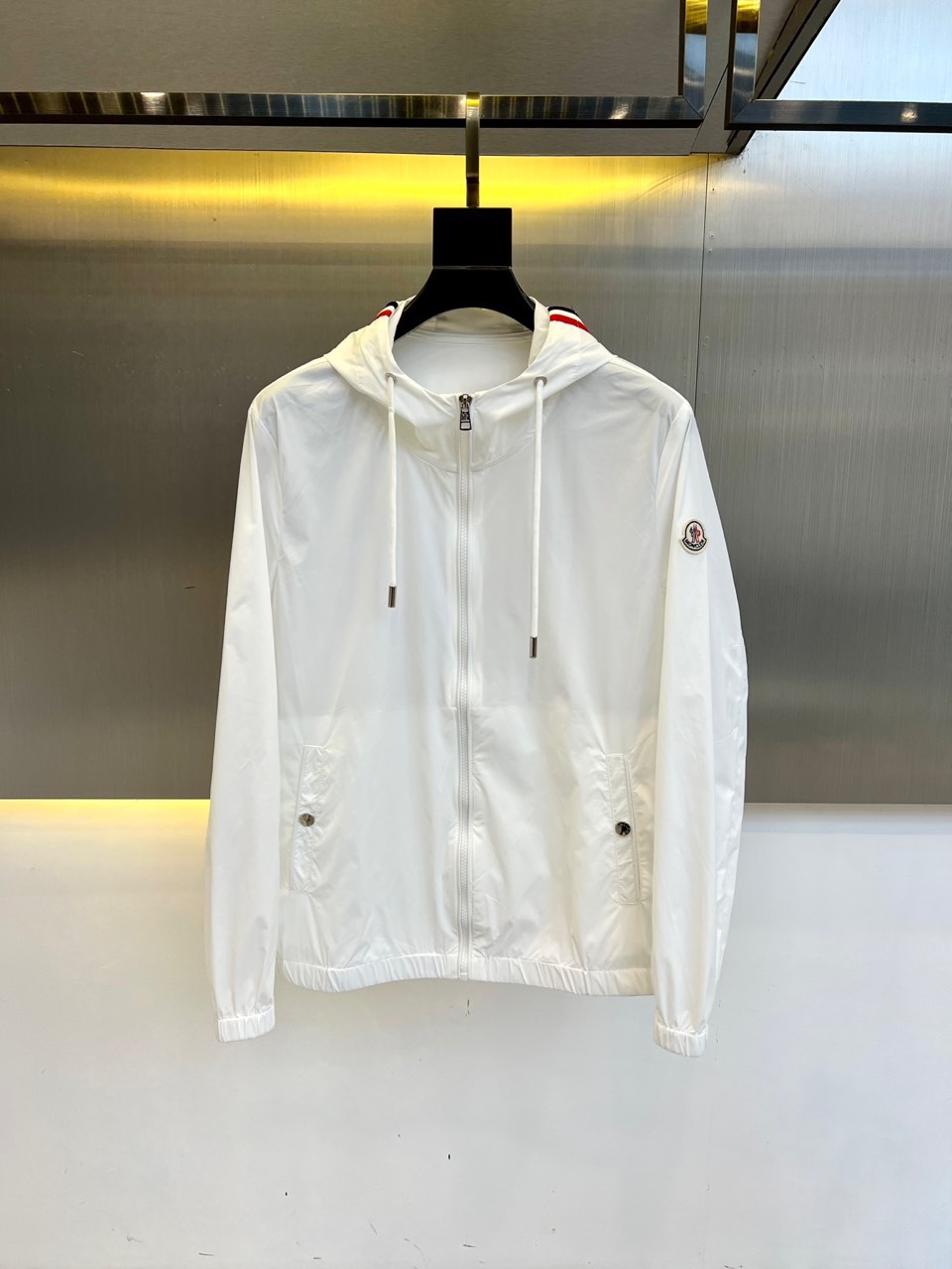 NO:477193,The cover-up, men's hooded casual jacket, spring and summer thin jacket, sun protection clothes. Sun protection performance UPF20+, super water-repellent performance, can reach level 4 after washing, absorb sweat and remove moisture, keep the body dry, light, thin and stylish at all times, soft, elastic and smooth, spliced ​​decorative fabric nylon + 15 elastic pull-up frame, making the fabric wear-resistant and elastic, and the ready-to-wear has a strong sense of muscles and bones!  Excellent choice for casual outdoors. 48-56 (please report height and weight by placing an order), Moncler, jackets & coats, jackets & coats, hats, alexander wang19860909蒙口、男士连帽休闲夹克春夏装薄款外套防晒衣.防晒性能UPF20+,超强防泼水性能,洗后可达4级,吸汗排湿,让身体时刻保持干爽轻薄有型,软弹爽滑,拼接装饰面料尼龙+15弹力拉架,让织物耐磨耐穿富有弹性,成衣有很强的筋骨感！休闲户外绝佳选择.48-56（下单请报身高体重）,,Moncler,jackets & coats,jackets & coats,hats,alexander wang,Men's clothing