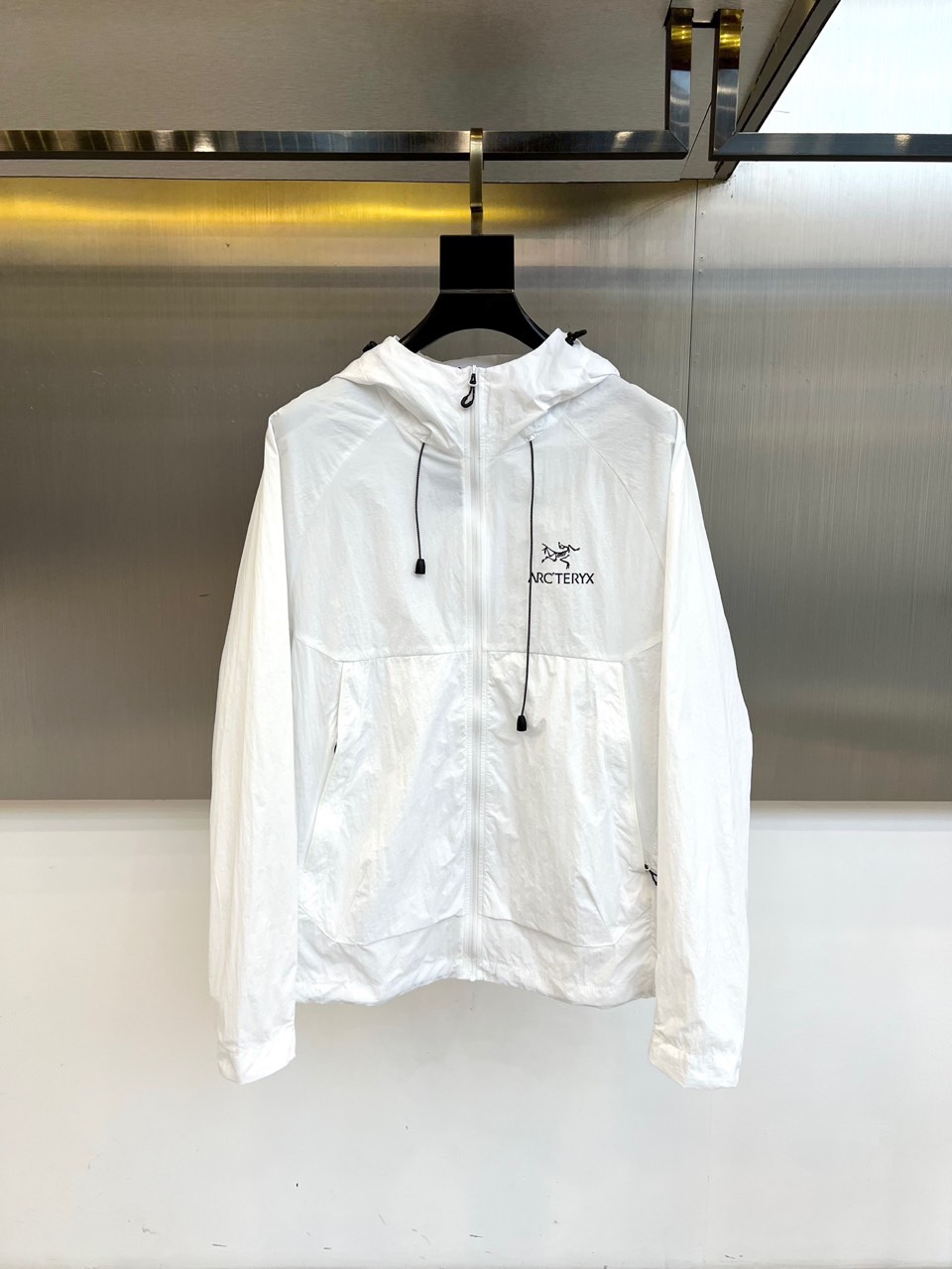 NO:477232,Archaeopteryx, men's hooded casual jacket, spring and summer thin jacket, sun protection clothes. Sun protection performance UPF20+, super water-repellent performance, can reach level 4 after washing, absorb sweat and remove moisture, keep the body dry, light, thin and stylish at all times, soft, elastic and smooth, spliced ​​decorative fabric nylon + 15 elastic pull-up frame, making the fabric wear-resistant and elastic, and the ready-to-wear has a strong sense of muscles and bones!  Excellent choice for casual outdoors. 48-56 (please report height and weight by placing an order), arc'teryx, jackets & coats, jackets & coats, hats, alexander wang19860909始祖鸟、男士连帽休闲夹克春夏装薄款外套防晒衣.防晒性能UPF20+,超强防泼水性能,洗后可达4级,吸汗排湿,让身体时刻保持干爽轻薄有型,软弹爽滑,拼接装饰面料尼龙+15弹力拉架,让织物耐磨耐穿富有弹性,成衣有很强的筋骨感！休闲户外绝佳选择.48-56（下单请报身高体重）,arc'teryx,jackets & coats,jackets & coats,hats,alexander wang,Men's clothing