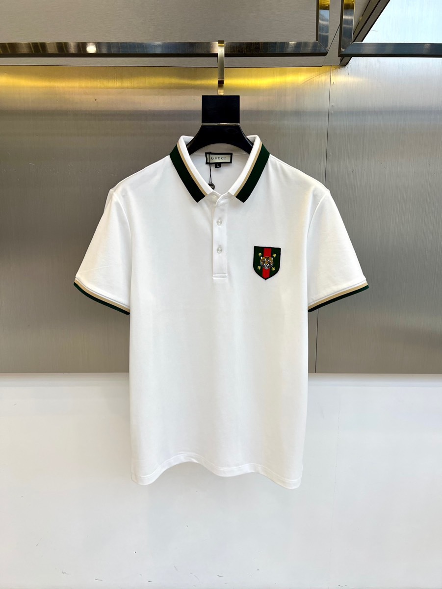 NO:480373,Gucc, new products for spring and summer 2025 will be released!  Men's summer lapel polo short-sleeved T-shirt, this style is top-grade bead mercerated cotton fabric, with breathable and comfortable design elements very beautiful, brand logo seiko embroidery, the best POLO of the year is equipped with high-end bead mercerated material, which ensures amazing comfort and breathability, and also ensures a good style and natural drooping. The details in each part are quite exquisite and outstanding, and the upper body is atmospheric and simple and not vulgar. Fashionable and versatile single product!  48-58 (model 173, 143 catties upper body 50 sizes), gucci, gucci, T-shirt, tees, t-shirt, alexander wang19860909Gucc古驰、2025春夏新品发售！男士夏季翻领polo短袖T恤,此款为顶级珠地丝光棉面料,透气舒适设计元素非常好看,品牌标识精工刺绣,年度最佳POLO 配置了高端的珠地丝光材质打造,保证了惊人的舒适性跟透气性以外,更是保证了良好的版型跟自然的垂感,每一处的细节都是相当的精致跟不俗,上身大气简约又不俗气.时尚百搭单品！48-58（模特173,143斤上身50码）,,gucci,gucci,T-shirt,tees，t-shirt,alexander wang,Men's clothing