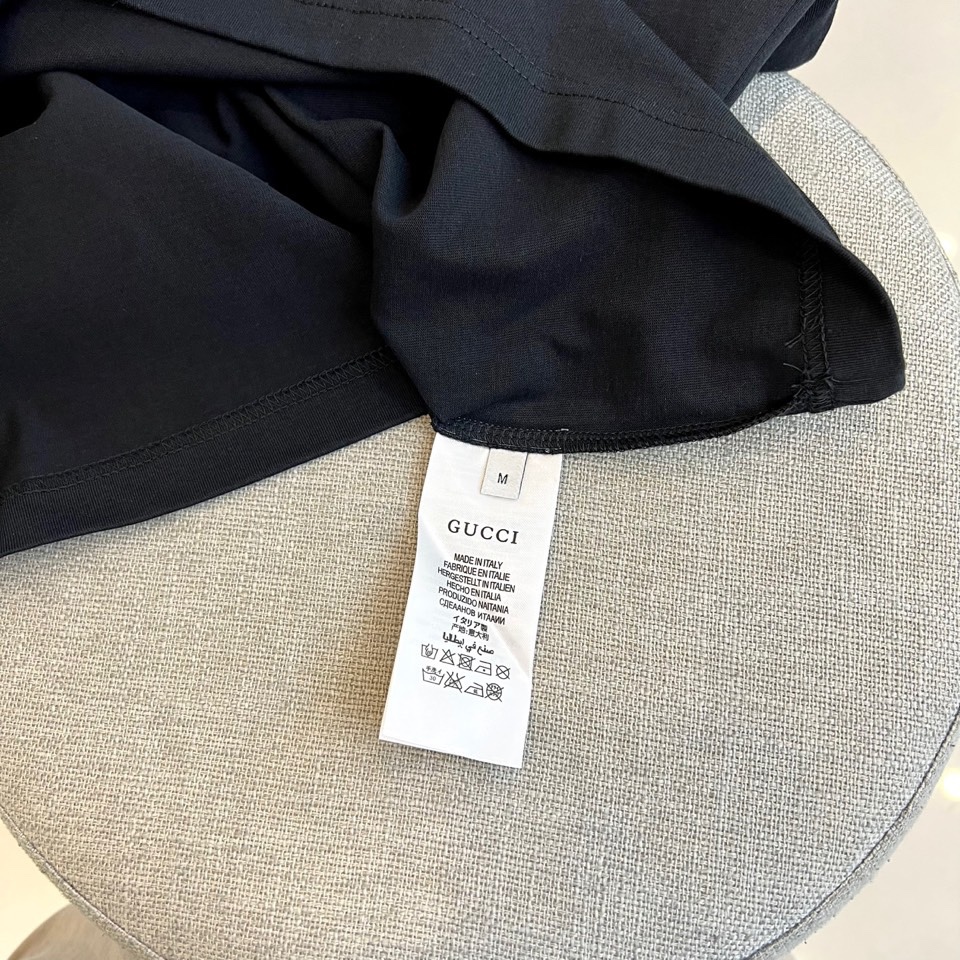 Gucci Pure Cotton Suit: Custom Fabric, 100% Cotton, Sizes M-2XL, Model Wears Size M - 图片 6