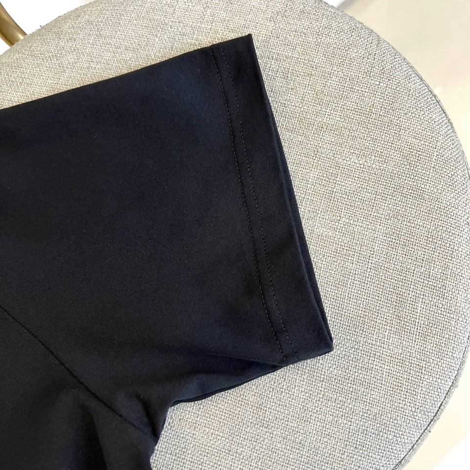 Gucci Pure Cotton Suit: Custom Fabric, 100% Cotton, Sizes M-2XL, Model Wears Size M - 图片 5