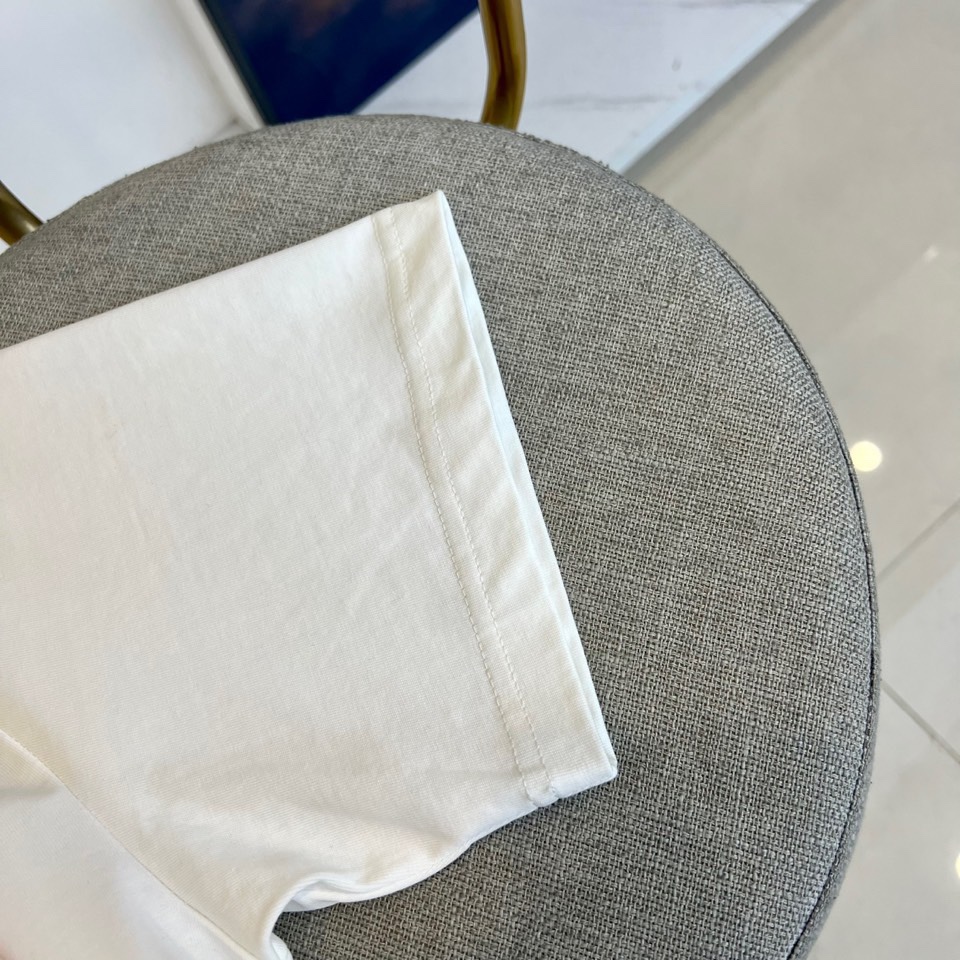 Gucci Pure Cotton Suit: Custom Fabric, 100% Cotton, Sizes M-2XL, Model Wears Size M. - 图片 5