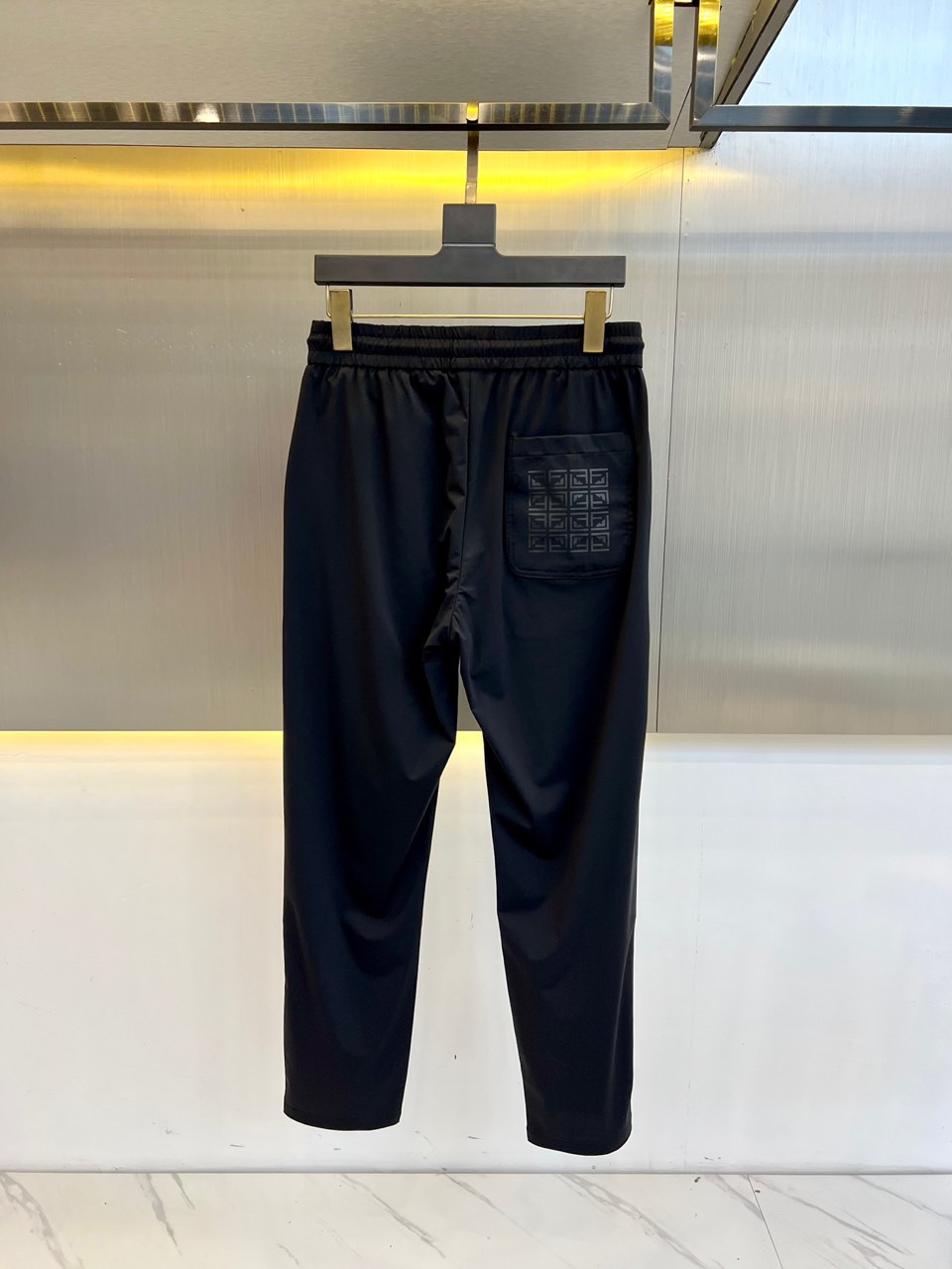 Fendi Men’s Leisure Pants 2025: High-end Quality Selection for Classic Dressers - 图片 2