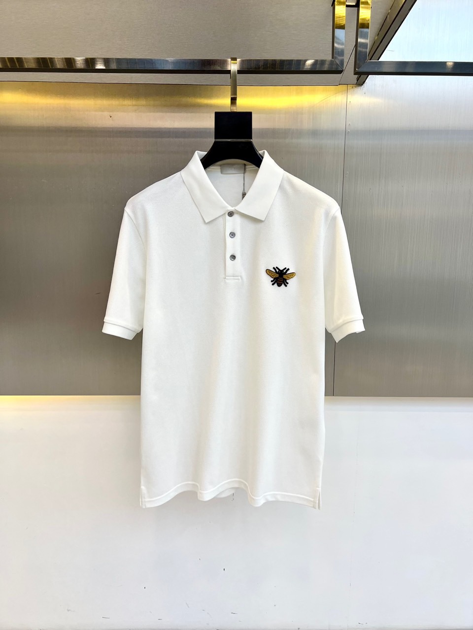 NO:484625,Dio, 2025 spring and summer new products will be released!  Men's summer lapel polo short-sleeved T-shirt, this style is top-grade bead mercerated cotton fabric, with breathable and comfortable design elements very beautiful, brand logo seiko embroidery, the best POLO of the year is equipped with high-end bead mercerated material, which ensures amazing comfort and breathability, and also ensures a good style and natural drooping. The details in each part are quite exquisite and outstanding, and the upper body is atmospheric and simple and not vulgar. Fashionable and versatile single product!  48-56 (model 173, 143 catties upper body 50 sizes), dior,dior,t-shirt,tees,t-shirt,alexander wang19860909Dio迪奥、2025春夏新品发售！男士夏季翻领polo短袖T恤,此款为顶级珠地丝光棉面料,透气舒适设计元素非常好看,品牌标识精工刺绣,年度最佳POLO 配置了高端的珠地丝光材质打造,保证了惊人的舒适性跟透气性以外,更是保证了良好的版型跟自然的垂感,每一处的细节都是相当的精致跟不俗,上身大气简约又不俗气.时尚百搭单品！48-56（模特173,143斤上身50码）,,dior,dior,T-shirt,tees，t-shirt,alexander wang,Men's clothing