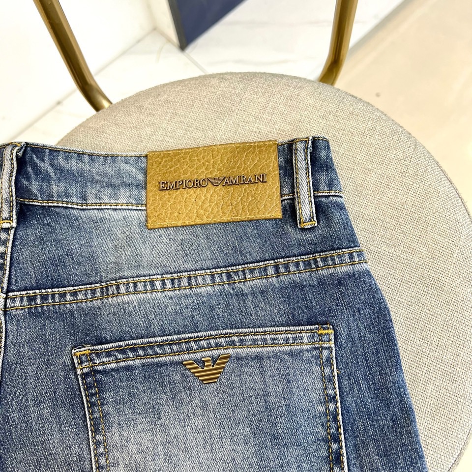 Men’s Classic Blue Cotton-Powered Jeans with Unique Embroidery Designs - 图片 8