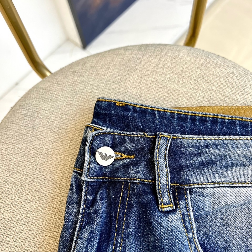 Men’s Classic Blue Cotton-Powered Jeans with Unique Embroidery Designs - 图片 4