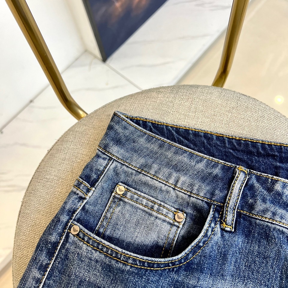 Men’s Classic Blue Cotton-Powered Jeans with Unique Embroidery Designs - 图片 5