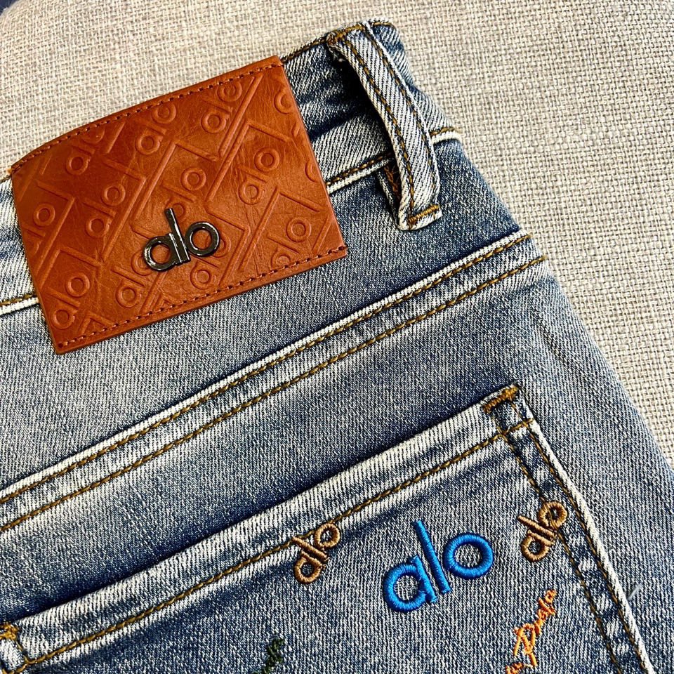 Men’s Classic Blue Water Wash Cotton Jeans for 2025 Spring and Summer - 图片 8