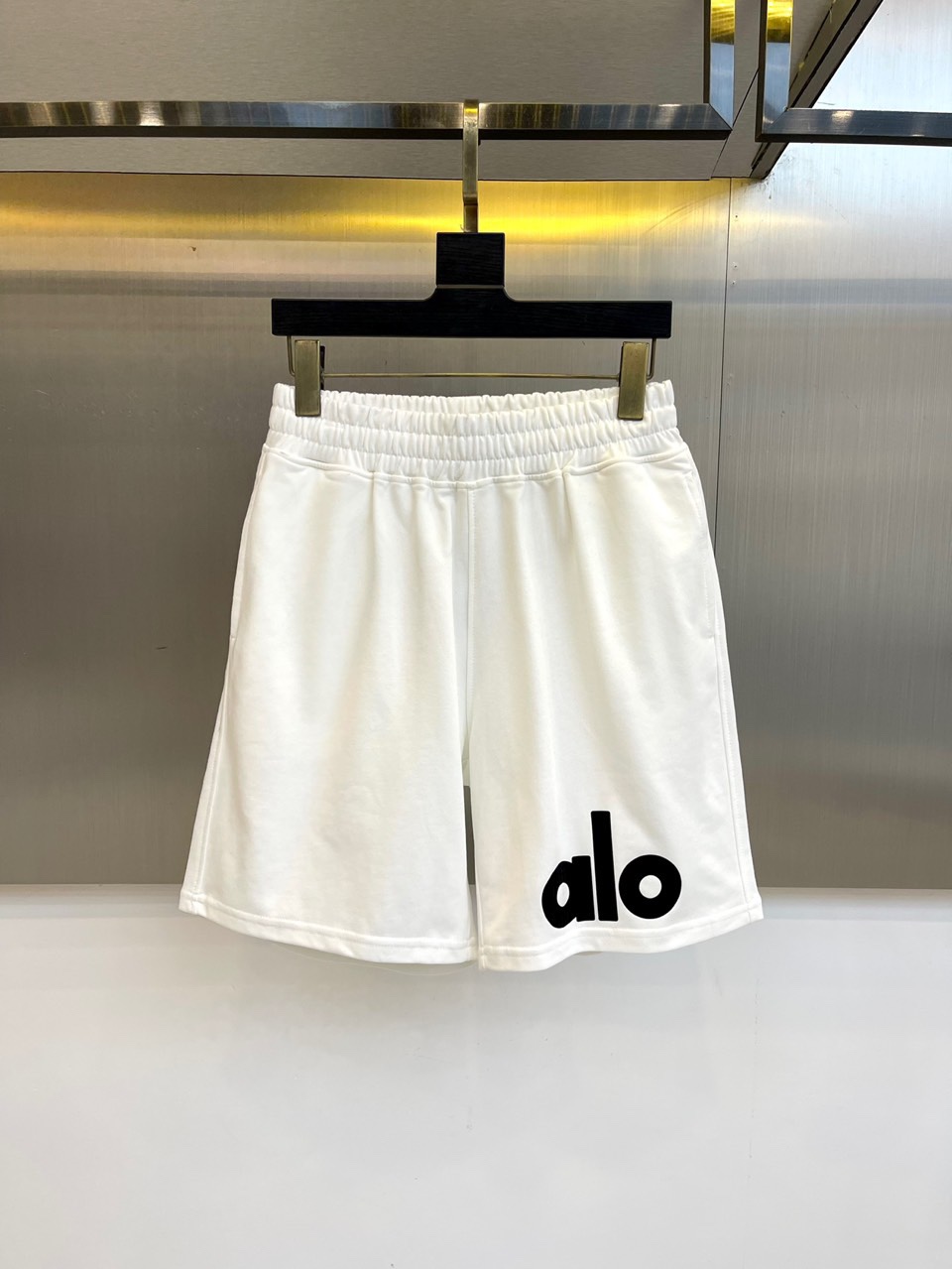 NO:486195,ao, 25s new summer casual shorts!  Drawstring style, classic logo design. Simple and high-end. Custom-made Egyptian cotton fabric with imported high-density cotton, light and breathable. Full of comfort. The original hardware is full of texture and strong high-end!  The overall vision is simple but not monotonous. It is full of high-end feeling!  The three-dimensional cutting craftsmanship is not picky!  S-2XL (please report waist size by ordering), shorts, alexander wang19860909ao、25s新款夏季休闲短裤！抽绳款、经典logo设计.简单高级.进口高密棉订制埃及棉面料,手感轻薄透气.舒适感满满.原厂五金质感满满.高级感强！整体视觉简单而不单调.满满高级感！立体裁剪工艺版型不挑人！S-2XL（下单请报腰围尺寸）,,shorts,alexander wang,Men's clothing